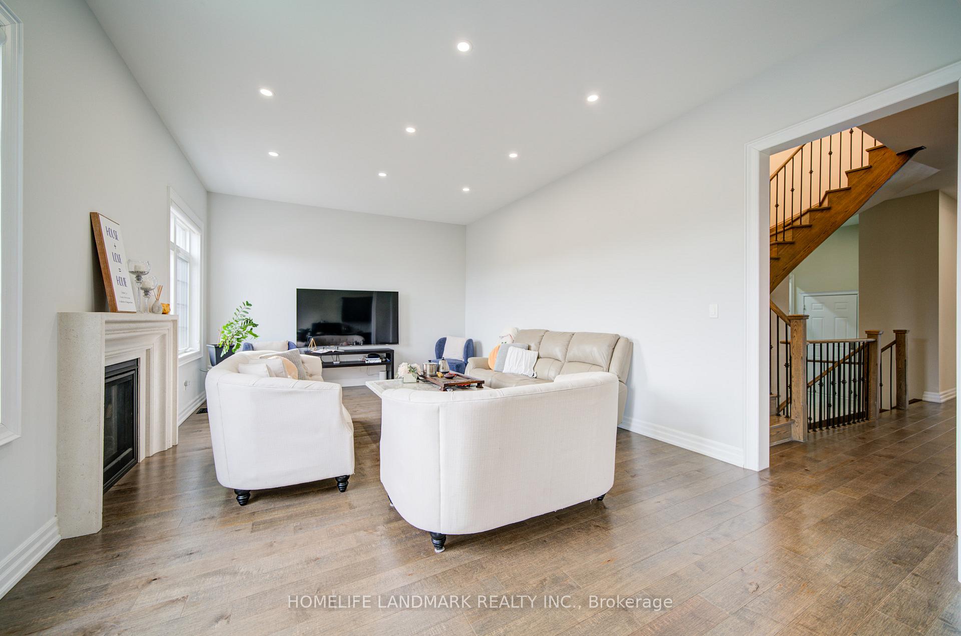 Photo 18 of 43 Mike Boshevski Court, Aurora, Bayview Northeast — HOMEH