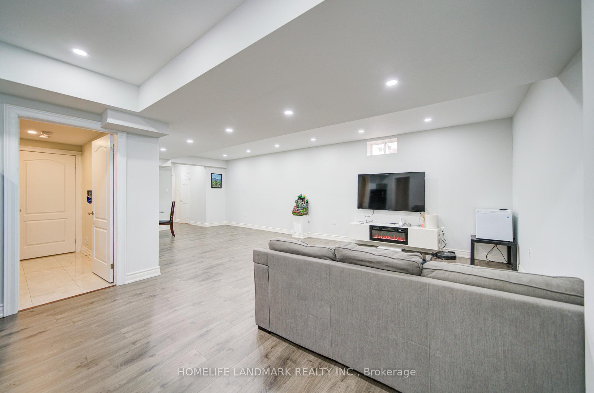 Photo 39 of 43 Mike Boshevski Court, Aurora, Bayview Northeast — HOMEH