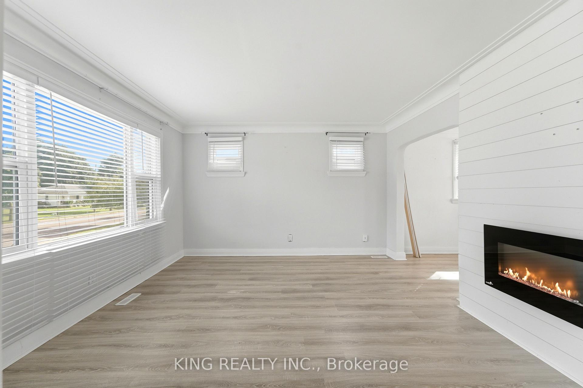 Photo 4 of 75 Tollgate Road, Brantford, Henderson-Sky Acres — HOMEH