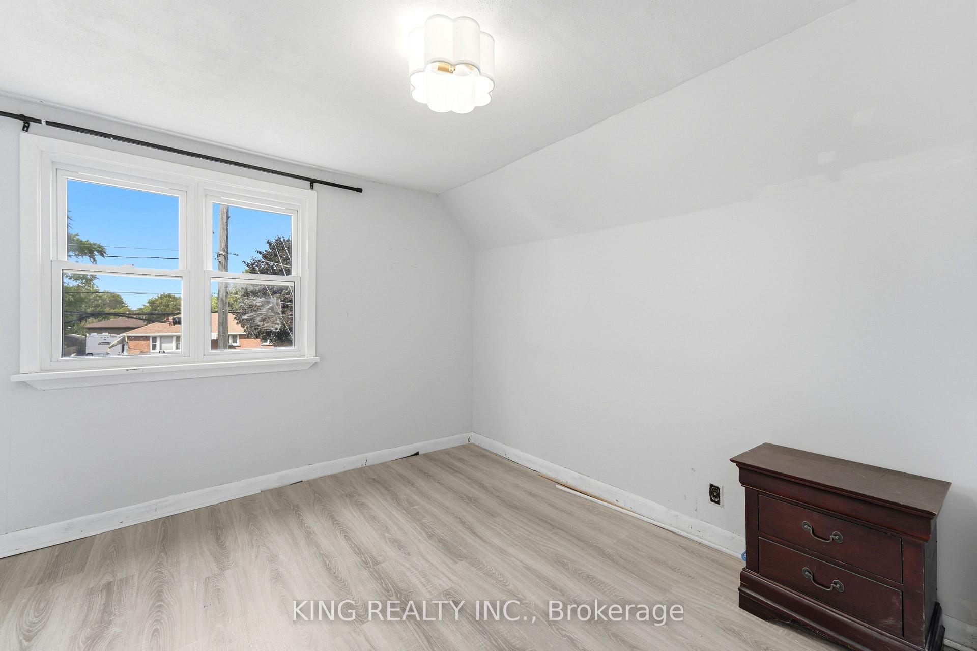 Photo 21 of 75 Tollgate Road, Brantford, Henderson-Sky Acres — HOMEH