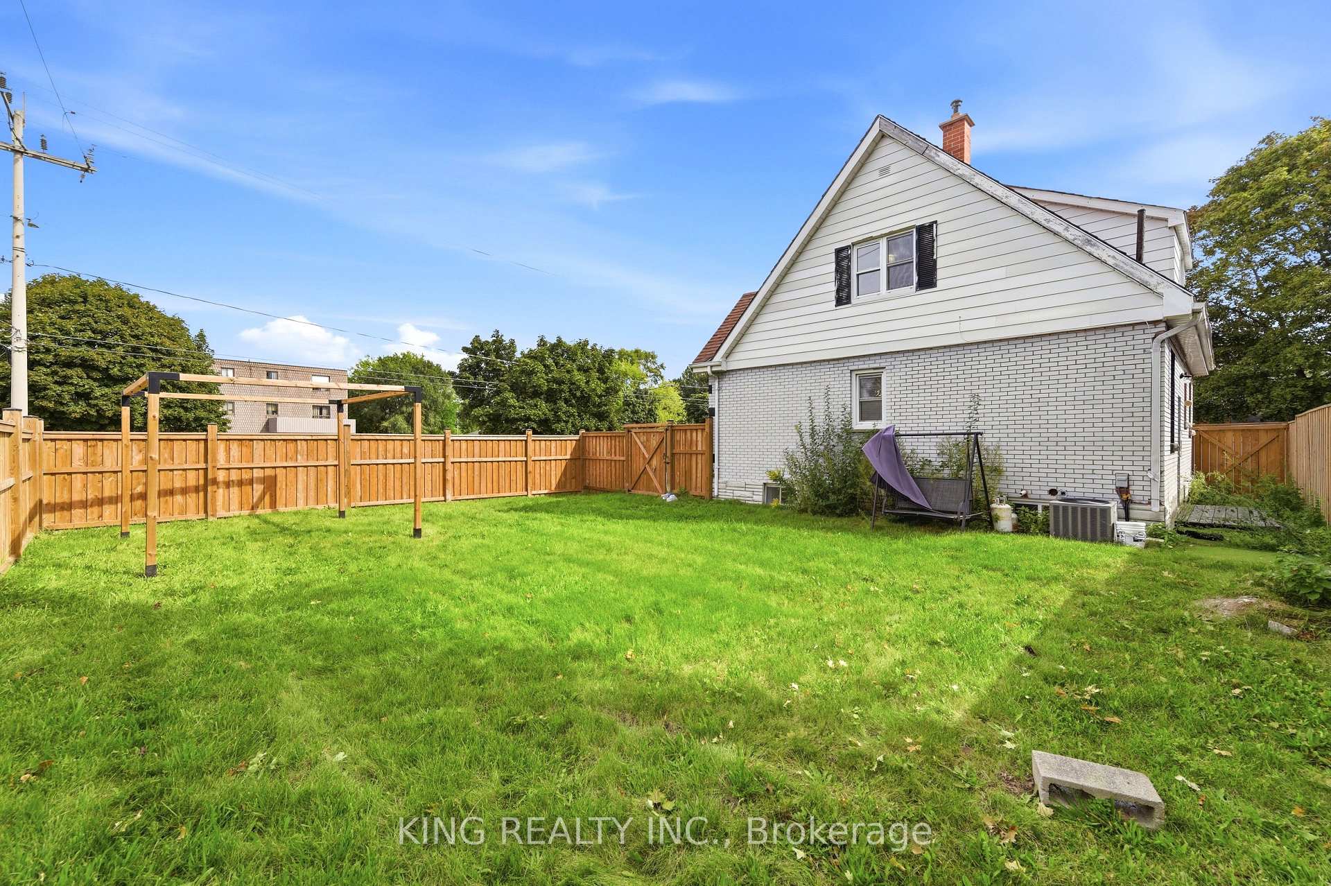 Photo 39 of 75 Tollgate Road, Brantford, Henderson-Sky Acres — HOMEH
