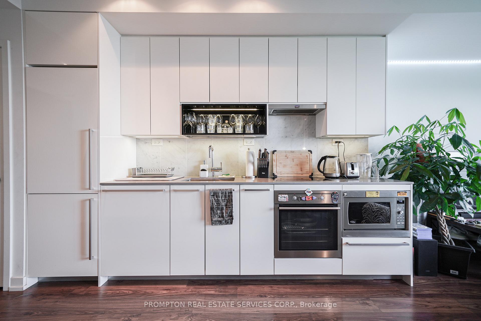 Photo 6 of Unit 506, 115 Mcmahon Drive, North York, Bayview Village — HOMEH
