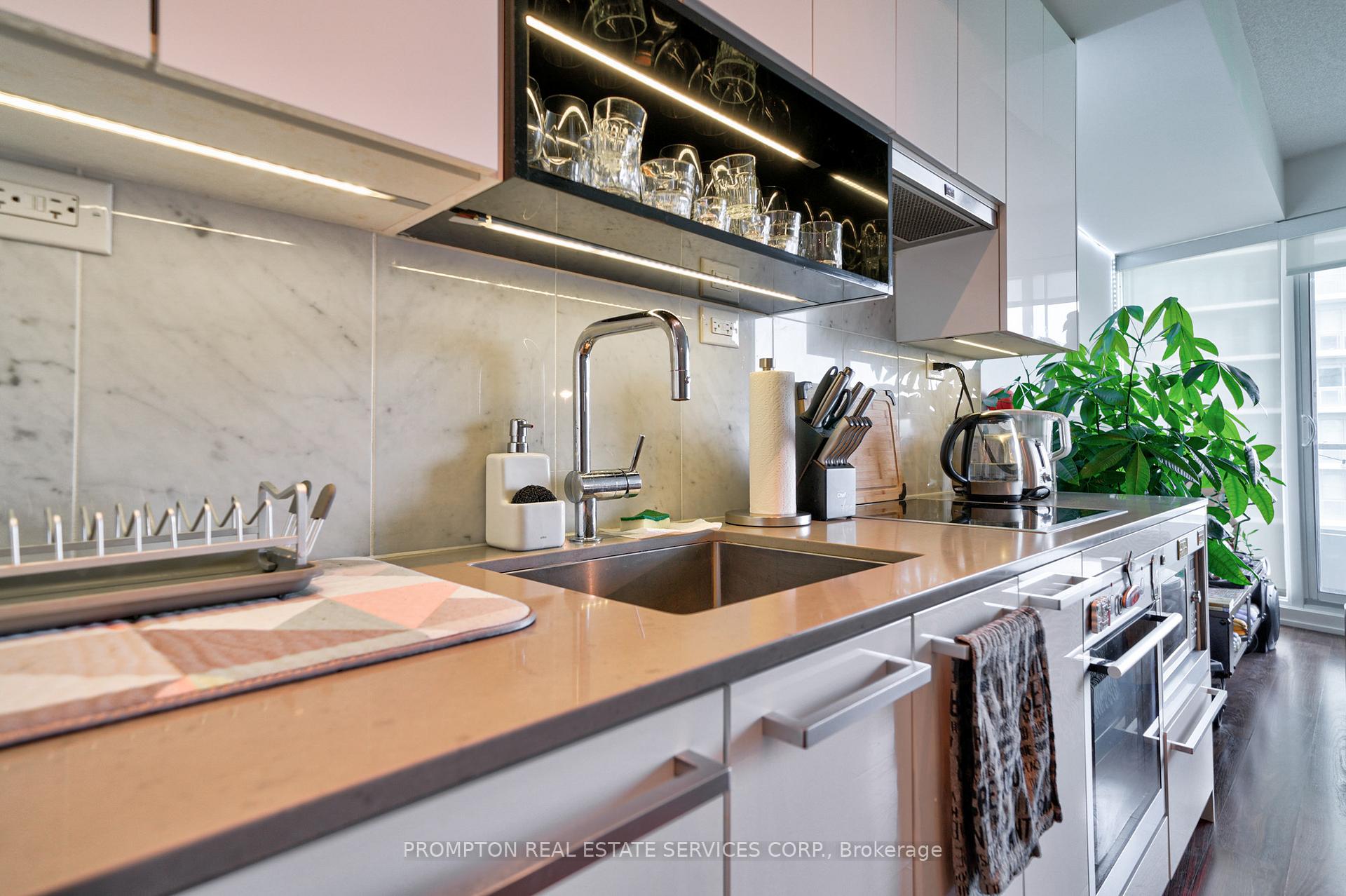 Photo 7 of Unit 506, 115 Mcmahon Drive, North York, Bayview Village — HOMEH