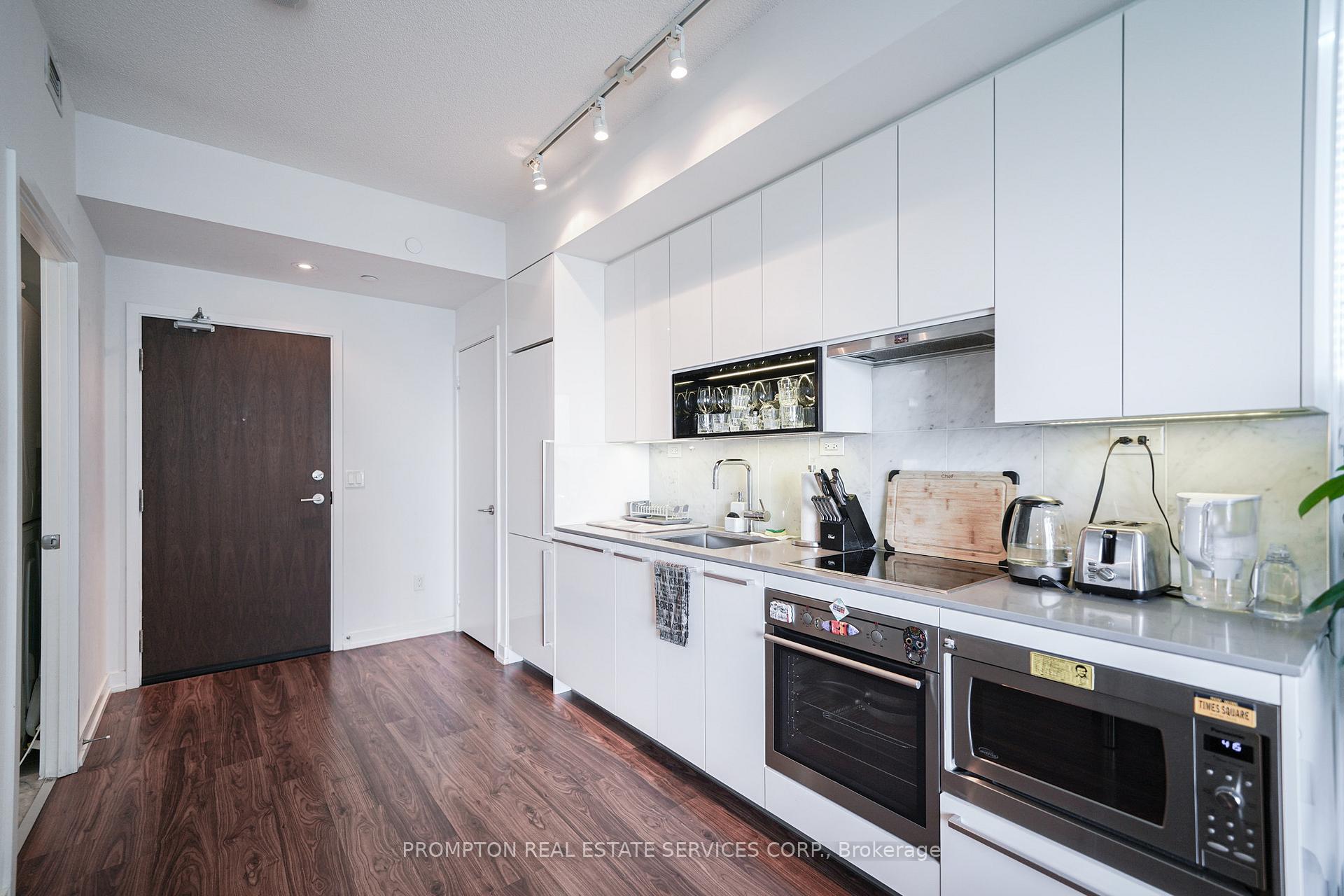 Photo 9 of Unit 506, 115 Mcmahon Drive, North York, Bayview Village — HOMEH