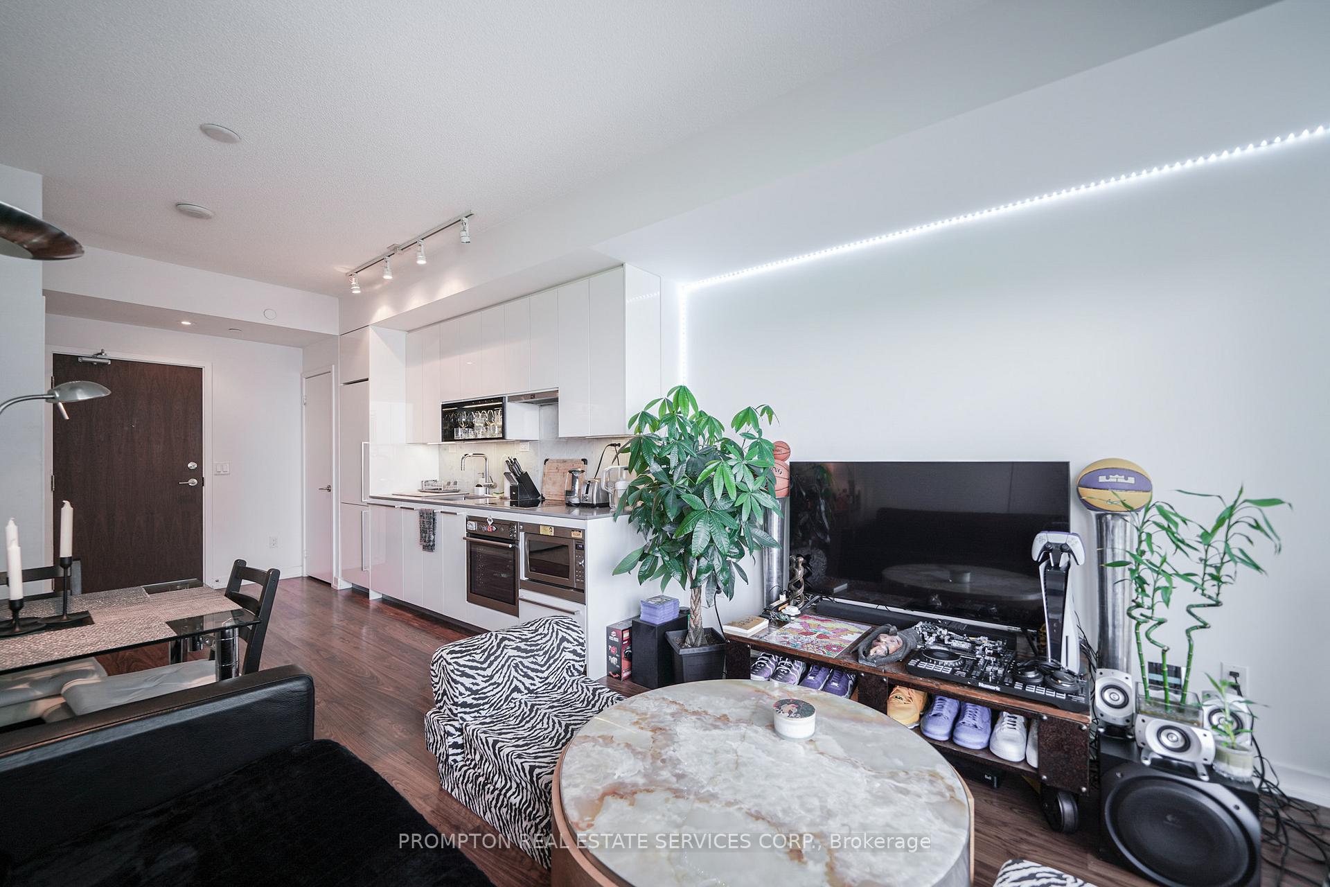 Photo 15 of Unit 506, 115 Mcmahon Drive, North York, Bayview Village — HOMEH