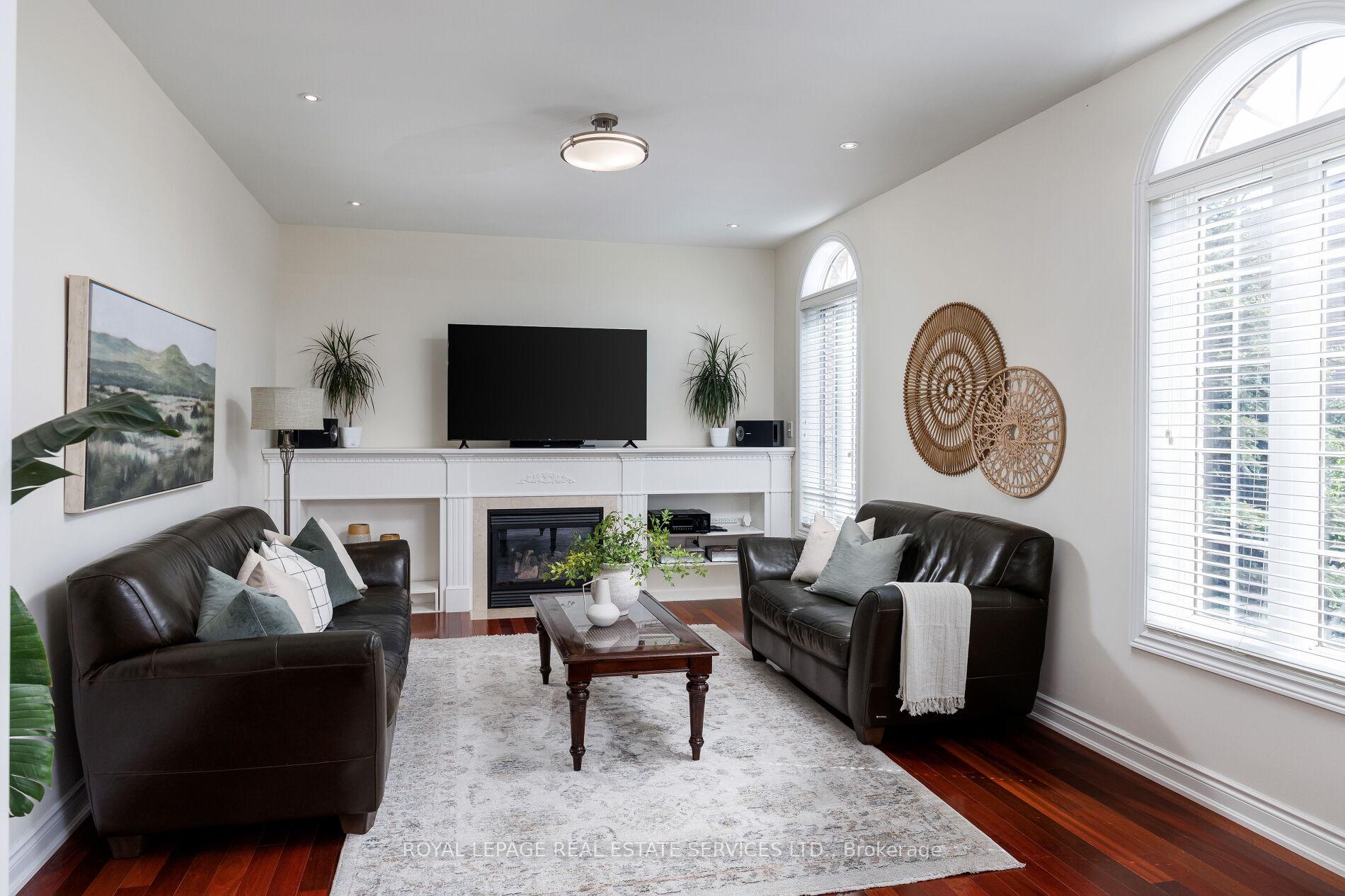 Photo 2 of 147 Innville Crescent, Oakville, Bronte — HOMEH