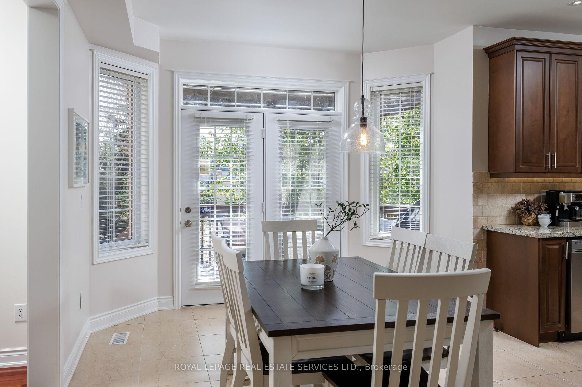 Photo 3 of 147 Innville Crescent, Oakville, Bronte — HOMEH
