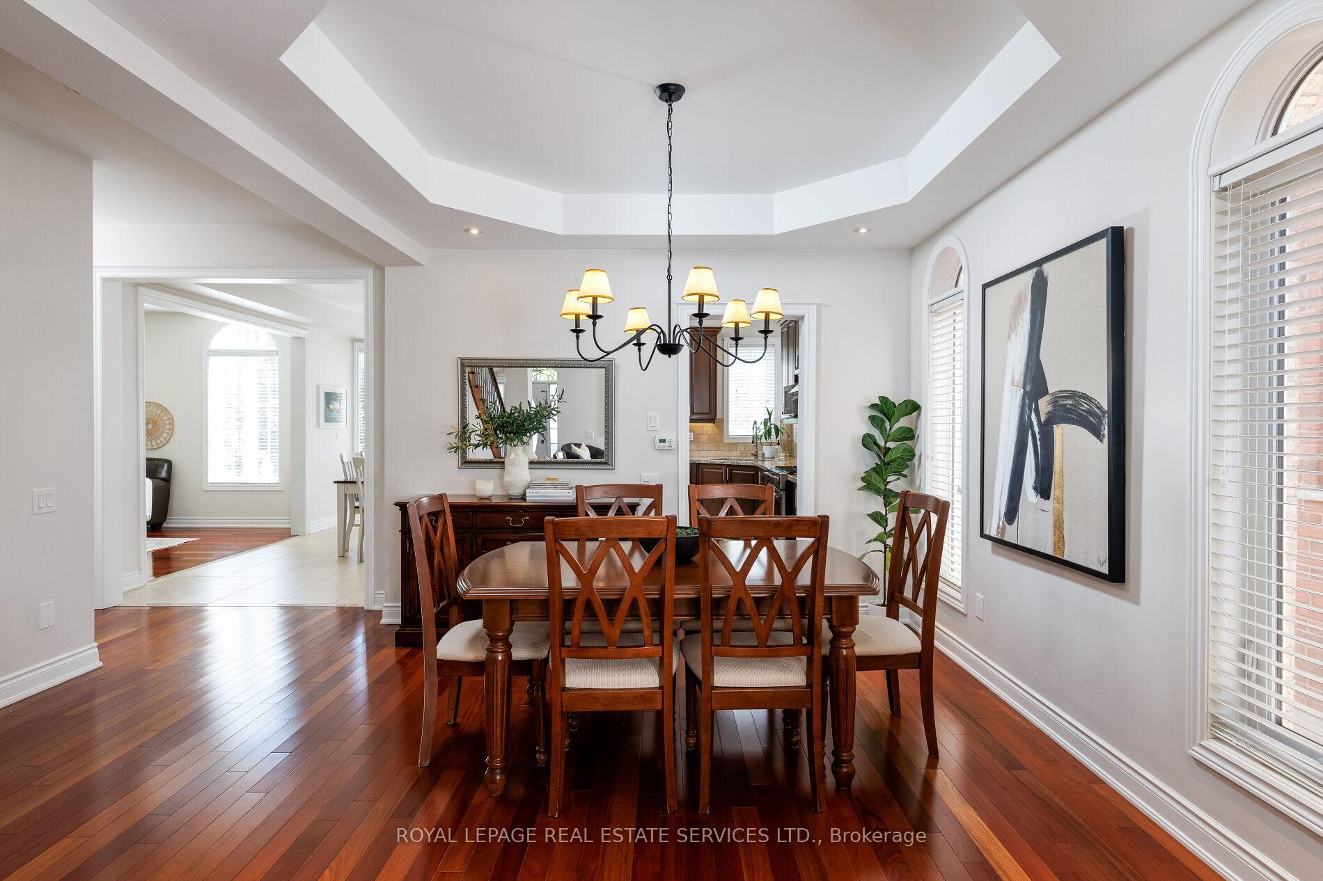 Photo 9 of 147 Innville Crescent, Oakville, Bronte — HOMEH