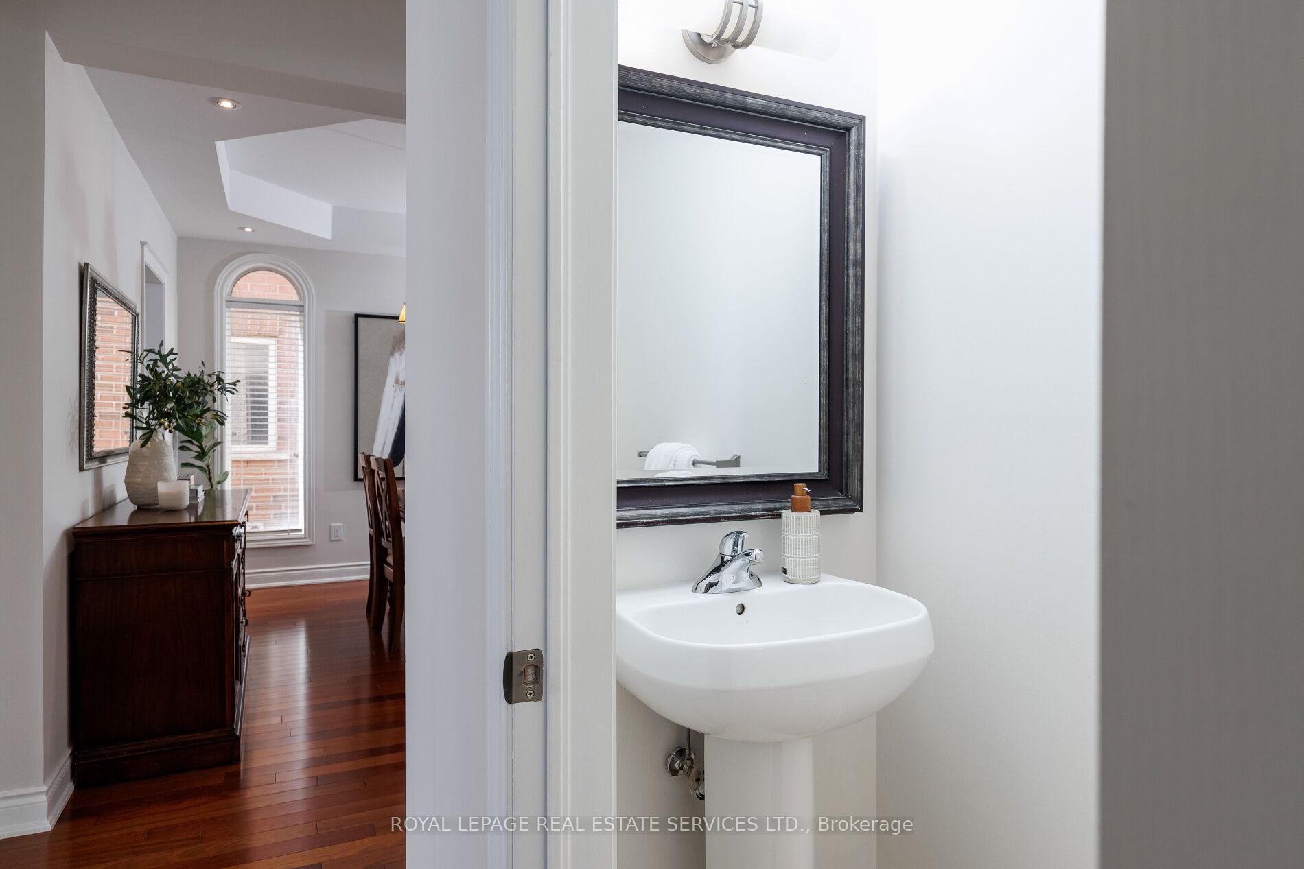 Photo 15 of 147 Innville Crescent, Oakville, Bronte — HOMEH