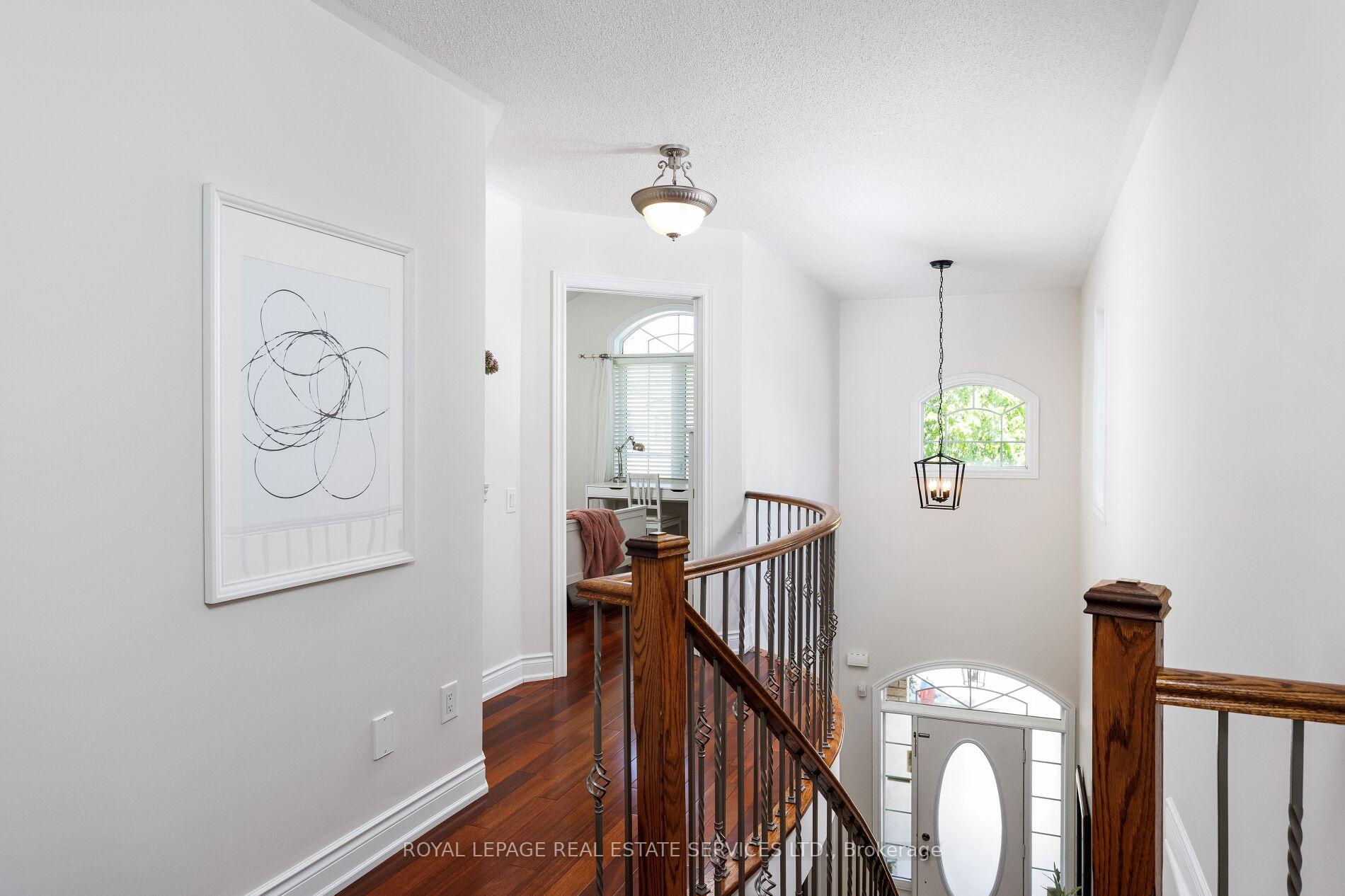 Photo 18 of 147 Innville Crescent, Oakville, Bronte — HOMEH