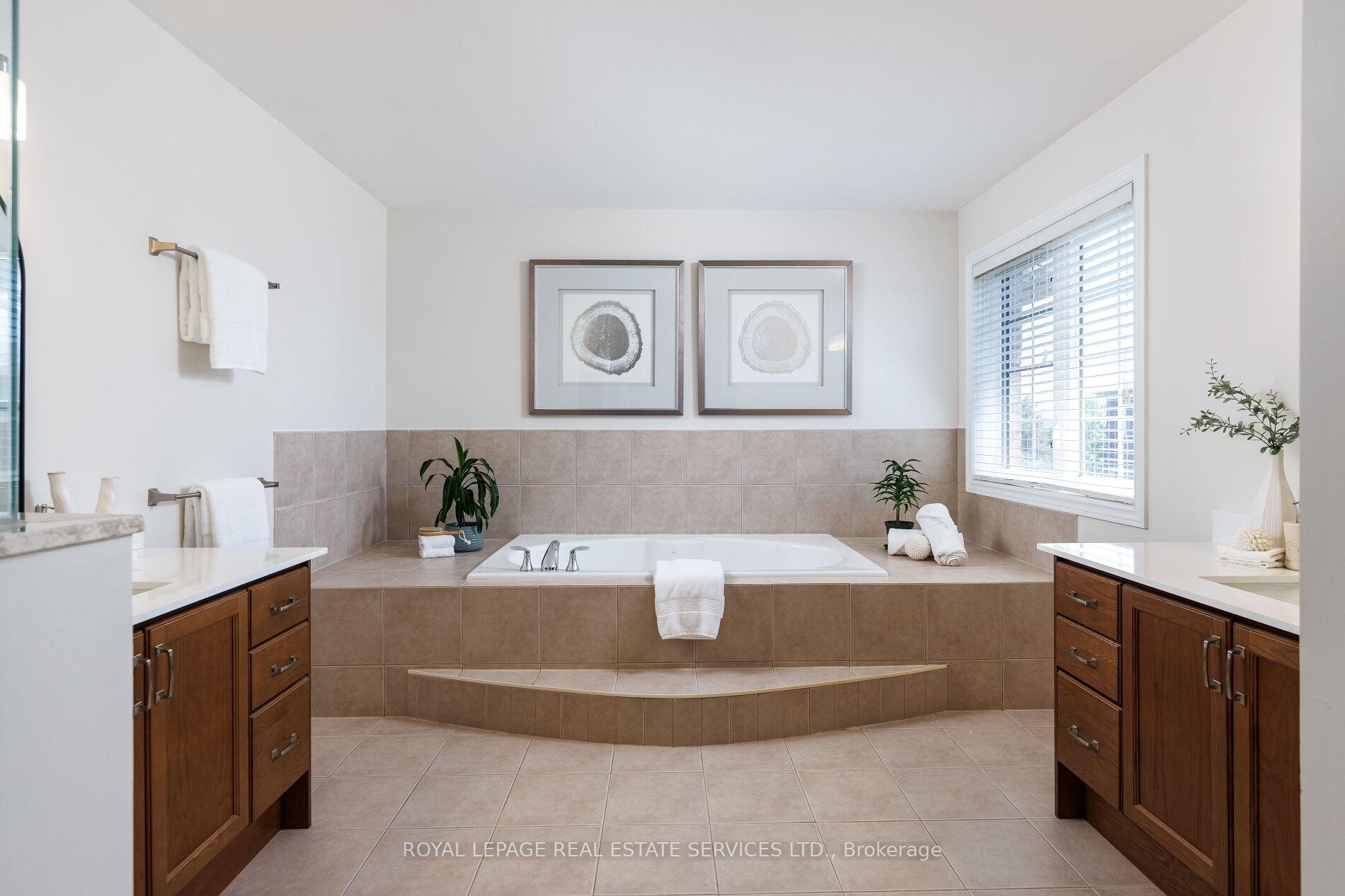 Photo 21 of 147 Innville Crescent, Oakville, Bronte — HOMEH