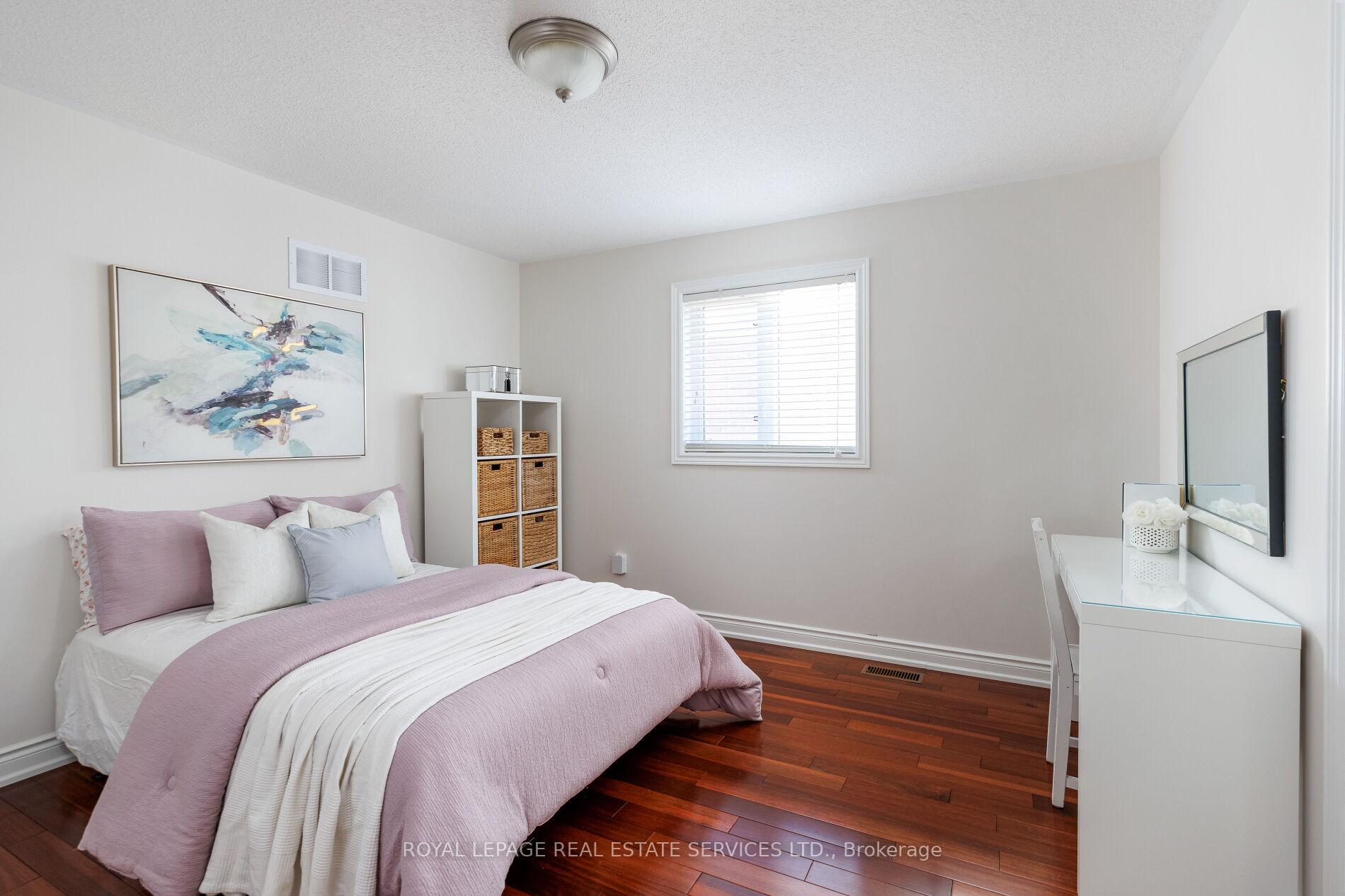 Photo 28 of 147 Innville Crescent, Oakville, Bronte — HOMEH