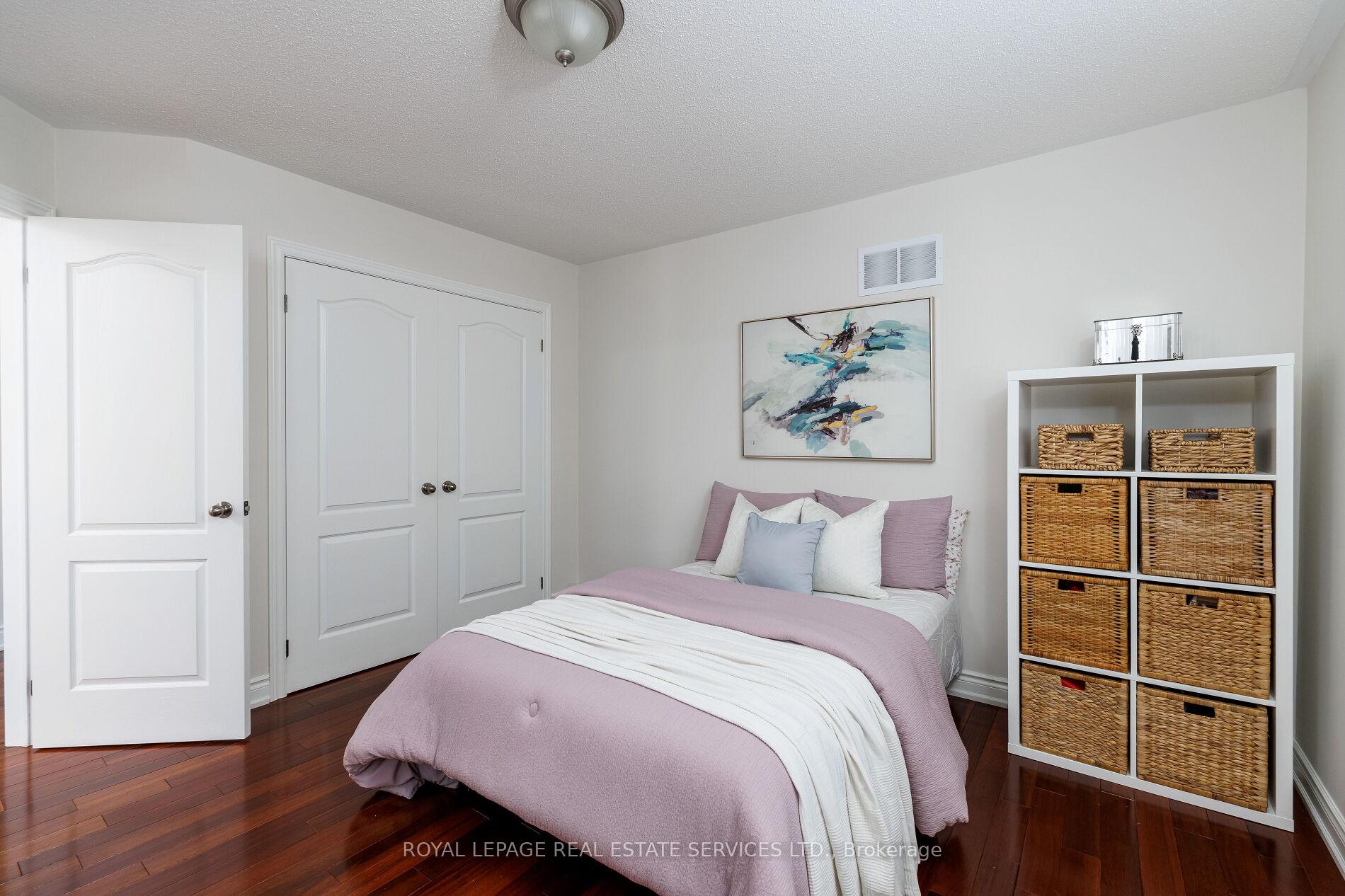 Photo 29 of 147 Innville Crescent, Oakville, Bronte — HOMEH