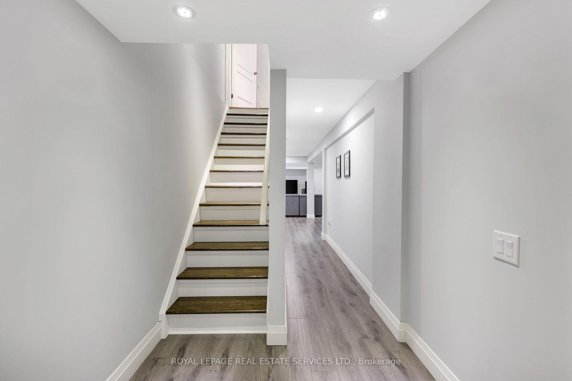 Photo 33 of 147 Innville Crescent, Oakville, Bronte — HOMEH