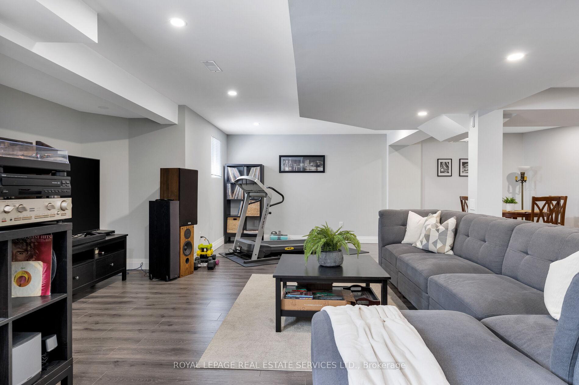 Photo 35 of 147 Innville Crescent, Oakville, Bronte — HOMEH