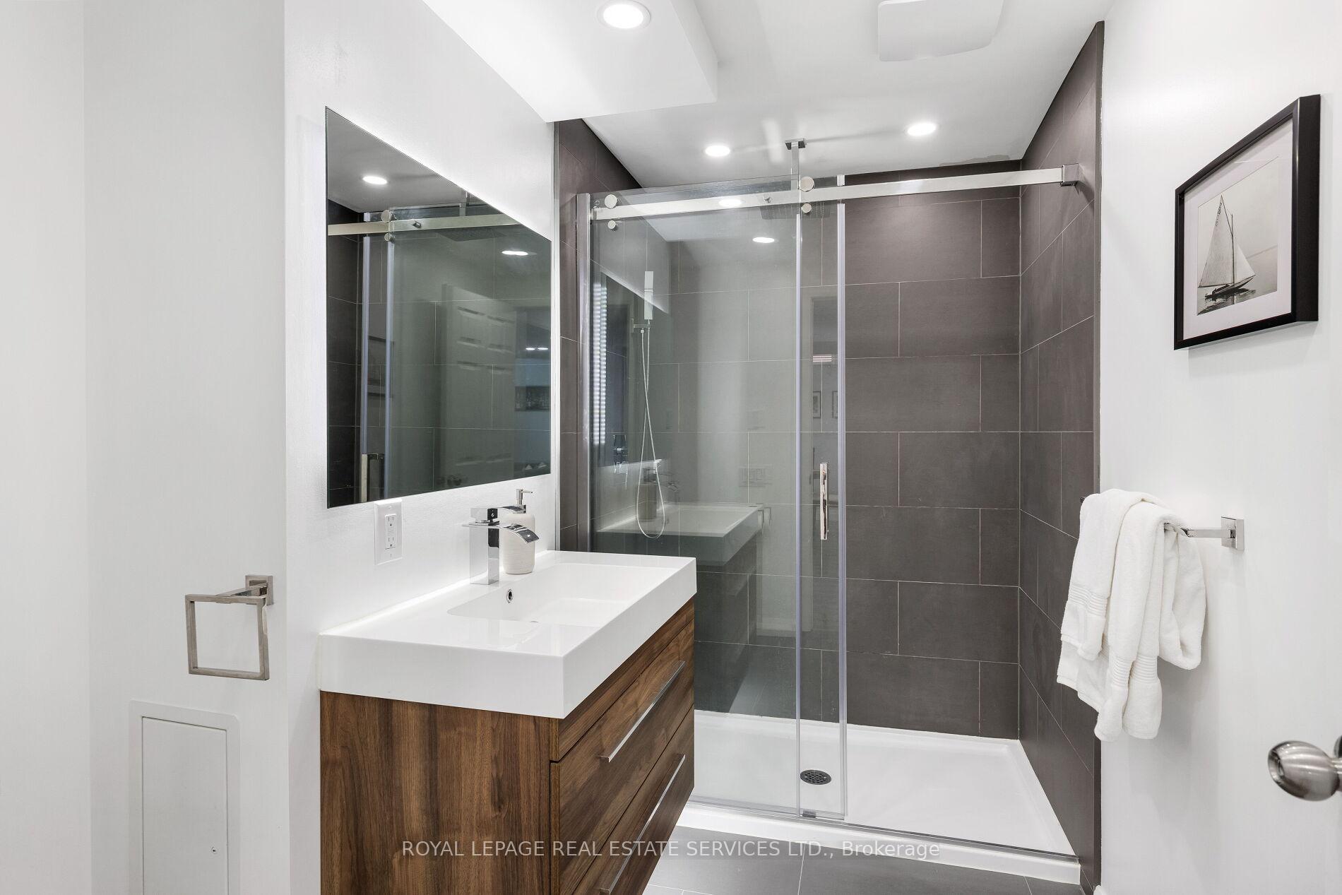 Photo 37 of 147 Innville Crescent, Oakville, Bronte — HOMEH