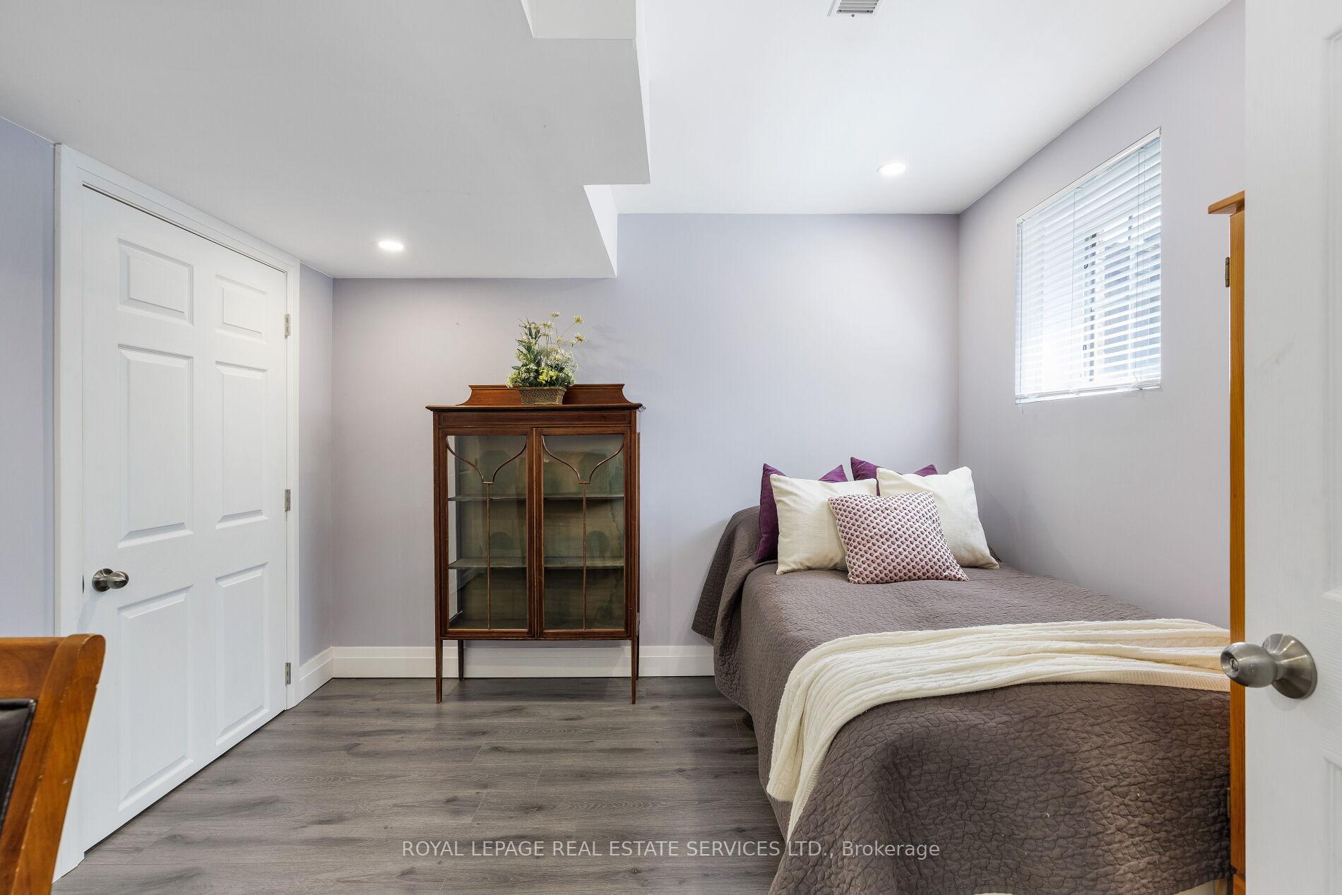 Photo 38 of 147 Innville Crescent, Oakville, Bronte — HOMEH