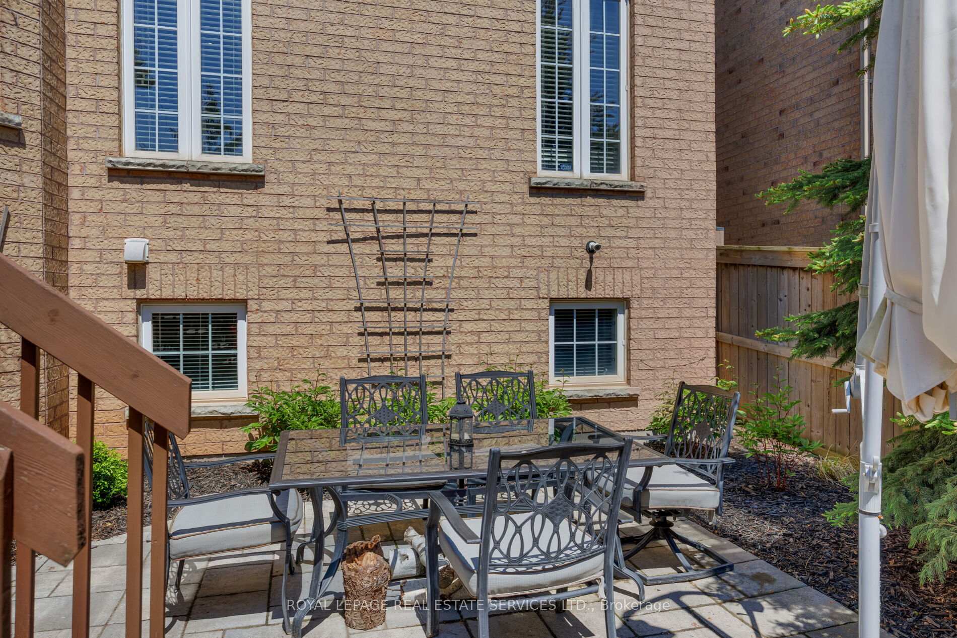 Photo 44 of 147 Innville Crescent, Oakville, Bronte — HOMEH