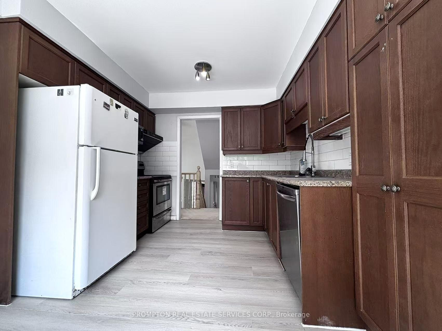 Photo 5 of 487 Laurel Gate Drive, Waterloo, Laurelwood — HOMEH