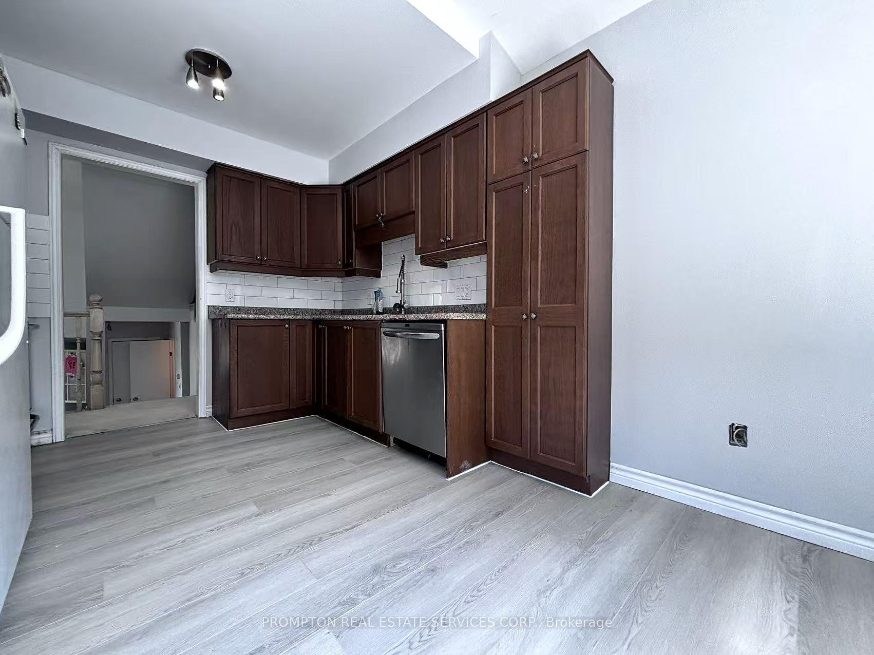 Photo 6 of 487 Laurel Gate Drive, Waterloo, Laurelwood — HOMEH
