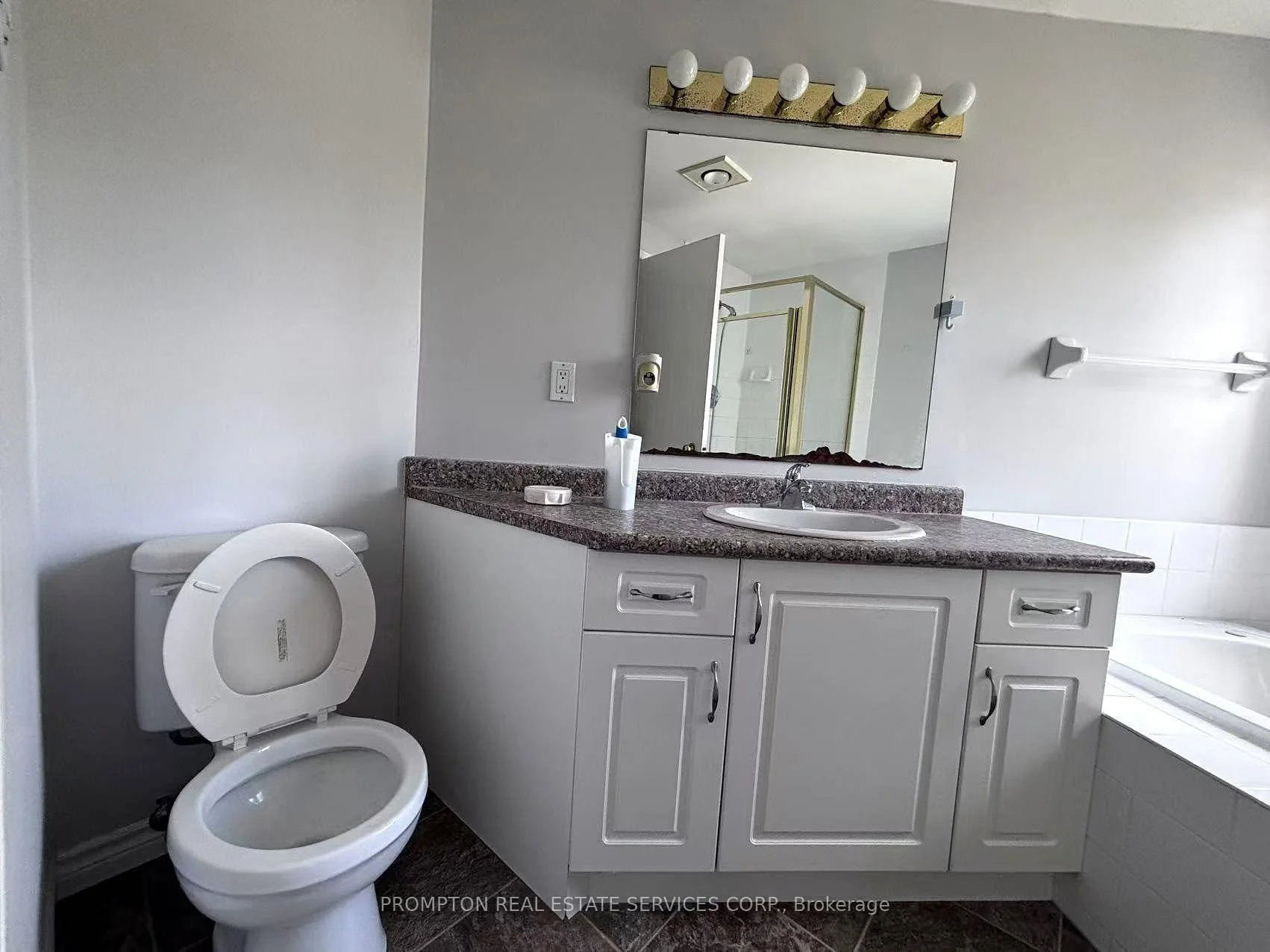 Photo 15 of 487 Laurel Gate Drive, Waterloo, Laurelwood — HOMEH