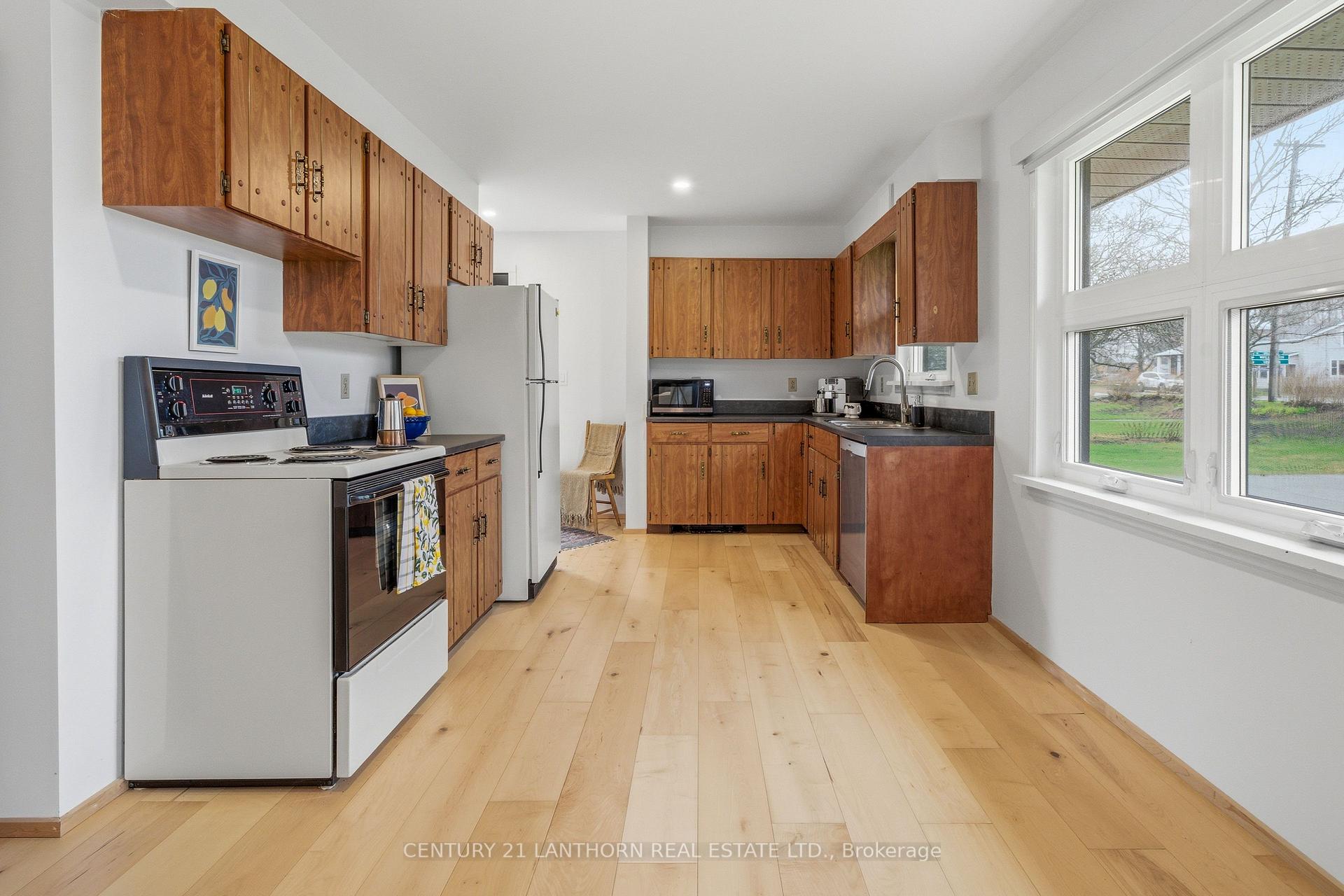 Photo 11 of 425 Bloomfield Main Street, Prince Edward County, Bloomfield Ward — HOMEH
