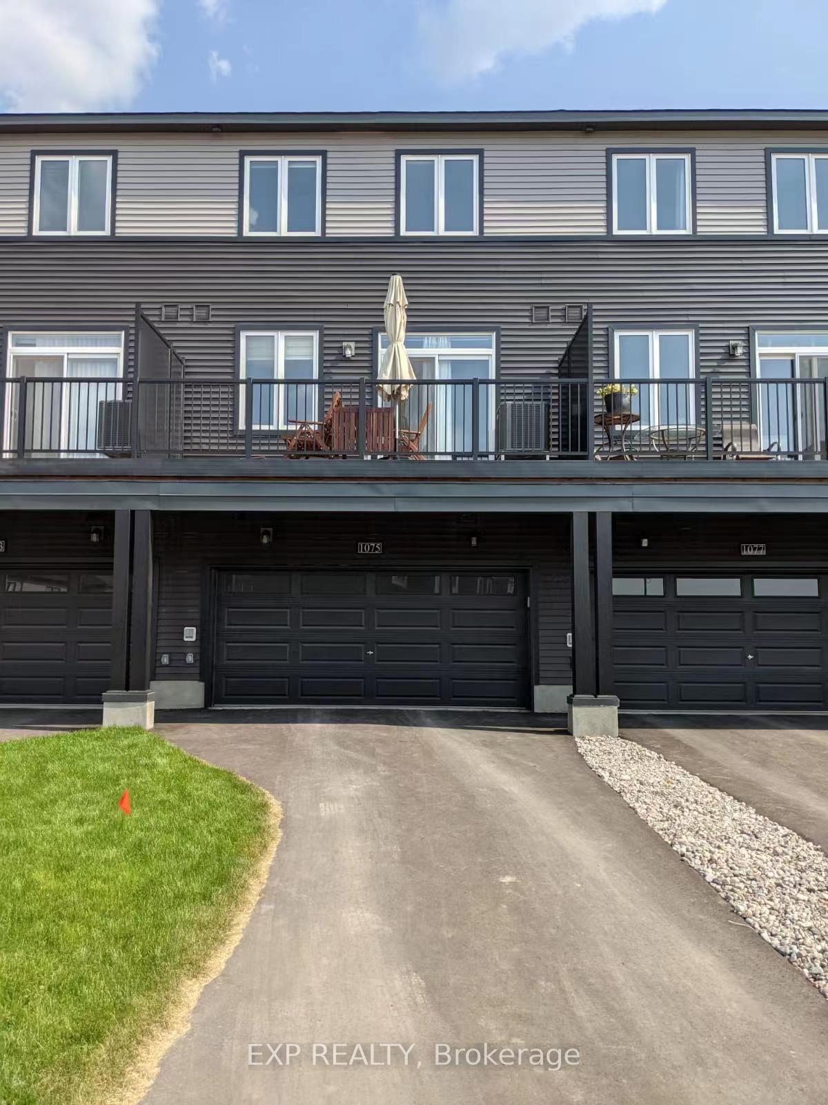 Photo 2 of 1075 Speedvale Court, Ottawa, Kanata - Kanata Lakes/Heritage Hills — HOMEH