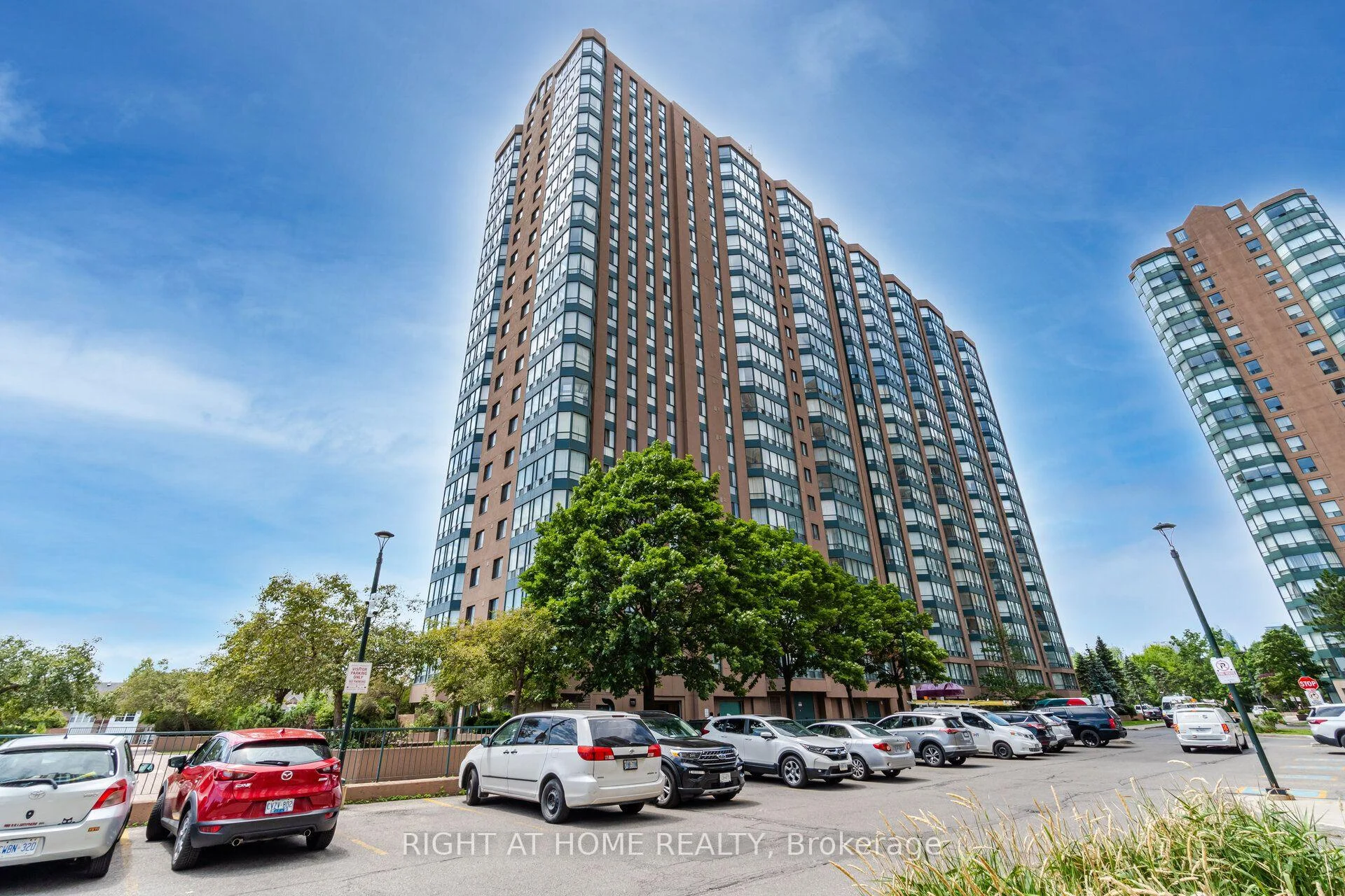 Front of Unit 816, 155 Hillcrest Avenue