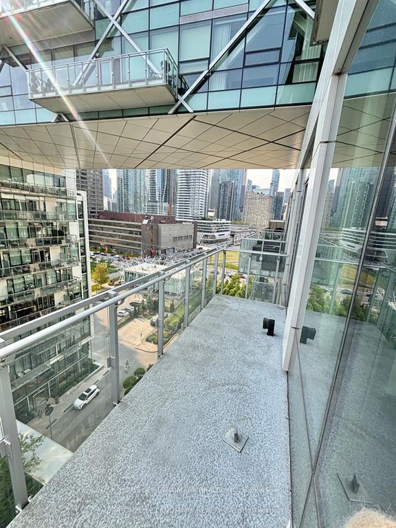 Photo 3 of Unit 1029, 39 Queens Quay E, Toronto, Waterfront Communities — HOMEH