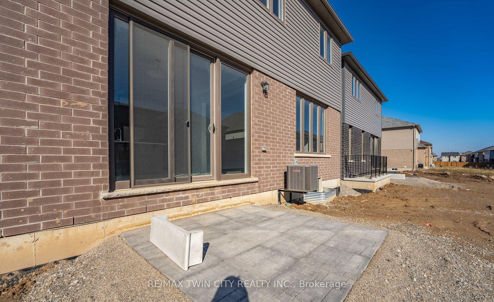 Photo 4 of 175 Longboat Run W, Brantford, Empire South — HOMEH