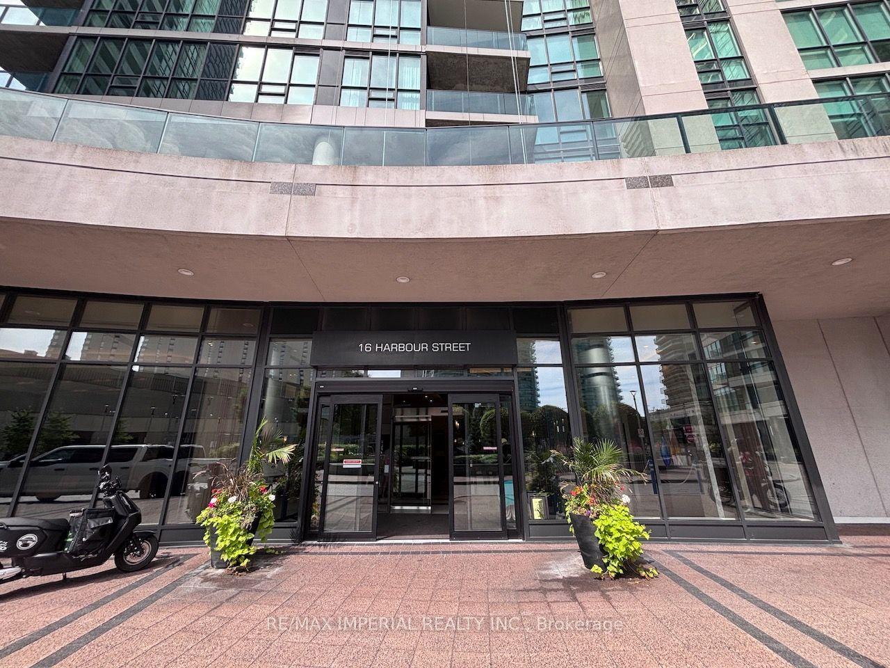 Front of Unit 3707, 16 Harbour Street