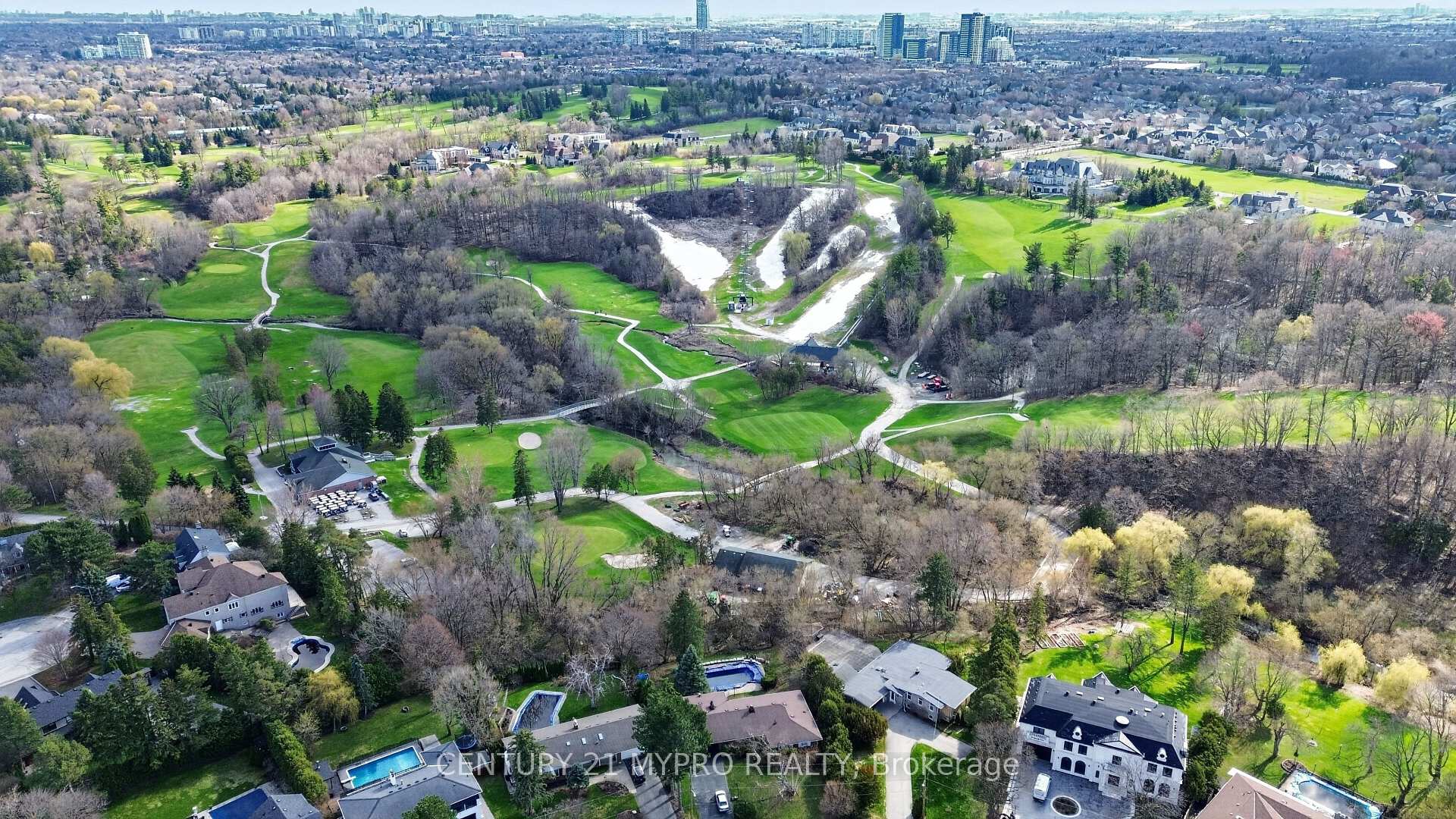 Photo 4 of 20 Uplands Avenue, Vaughan, Uplands — HOMEH