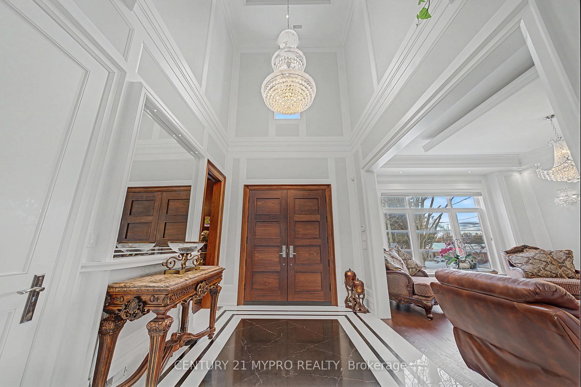 Photo 5 of 20 Uplands Avenue, Vaughan, Uplands — HOMEH
