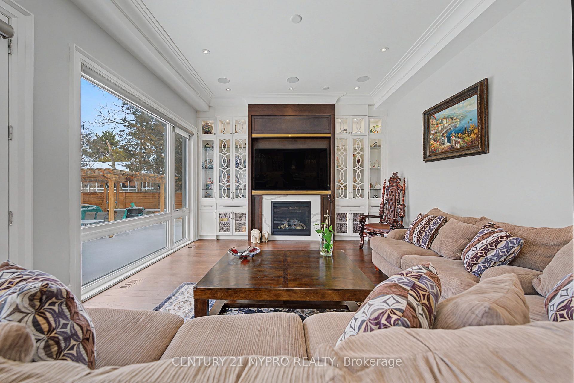 Photo 13 of 20 Uplands Avenue, Vaughan, Uplands — HOMEH
