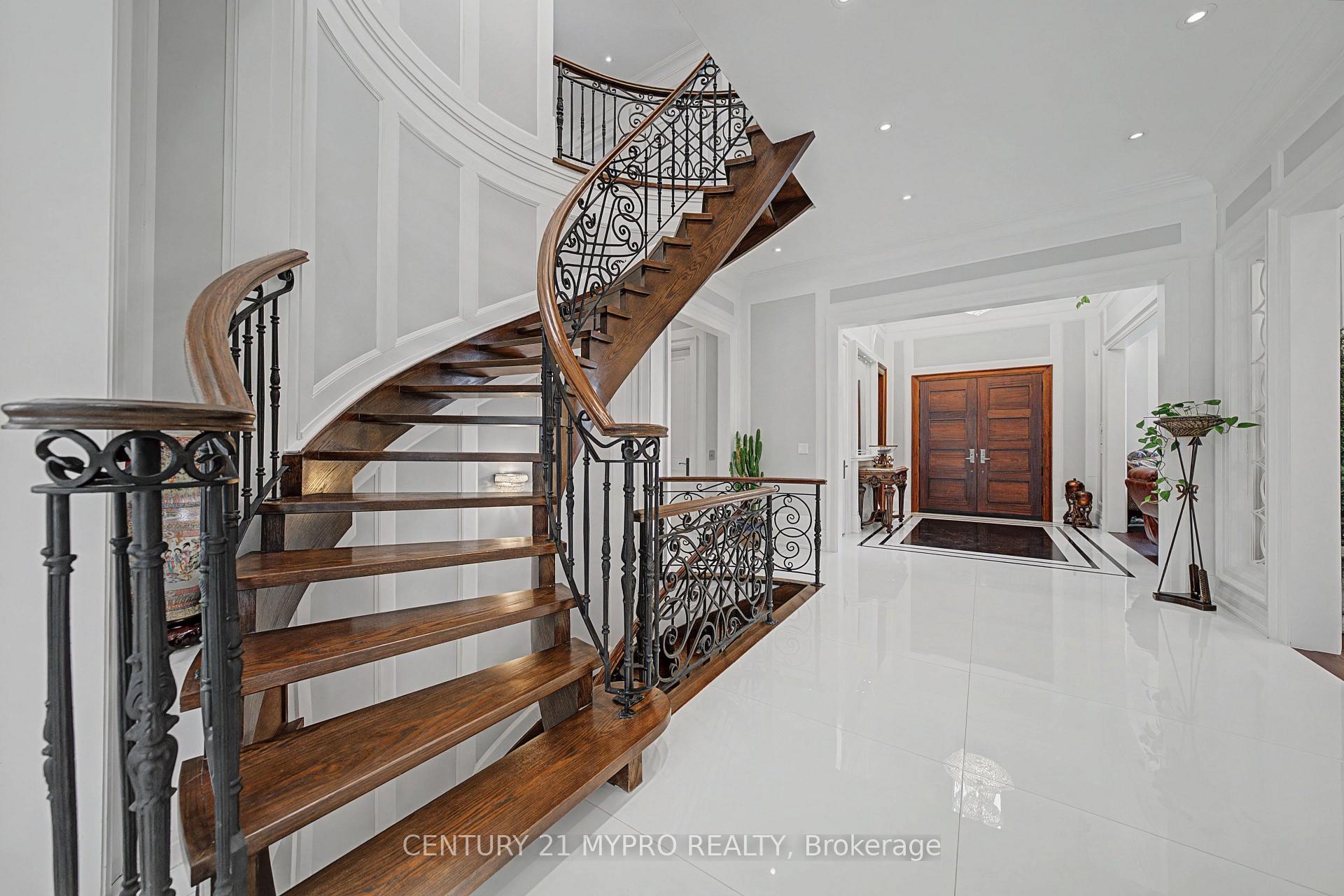 Photo 18 of 20 Uplands Avenue, Vaughan, Uplands — HOMEH