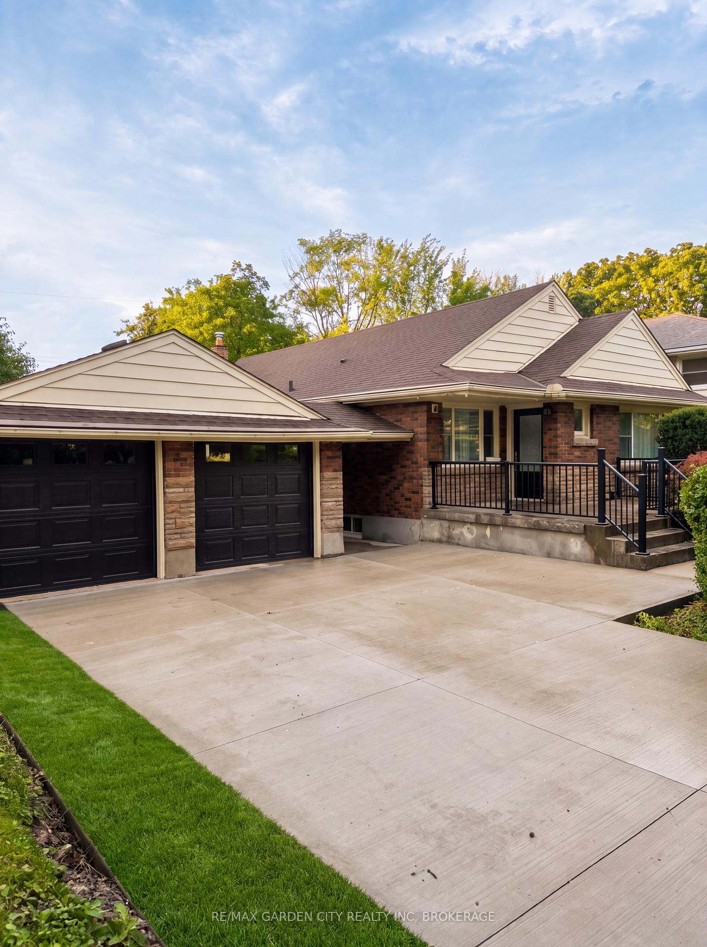 Photo 1 of 11 Macbeth Boulevard, St. Catharines, Glendale/Glenridge — HOMEH