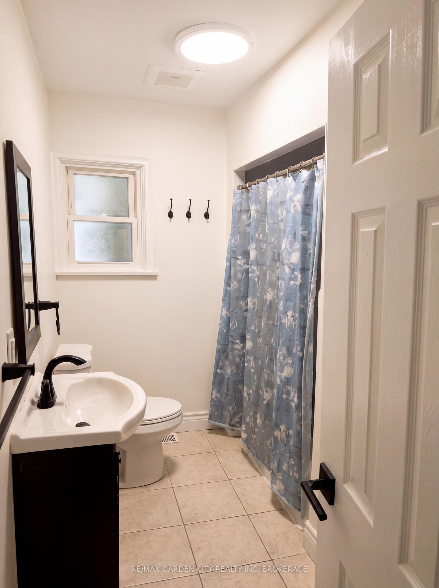 Photo 9 of 11 Macbeth Boulevard, St. Catharines, Glendale/Glenridge — HOMEH