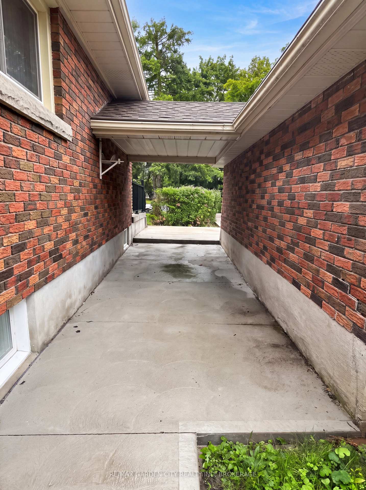 Photo 12 of 11 Macbeth Boulevard, St. Catharines, Glendale/Glenridge — HOMEH
