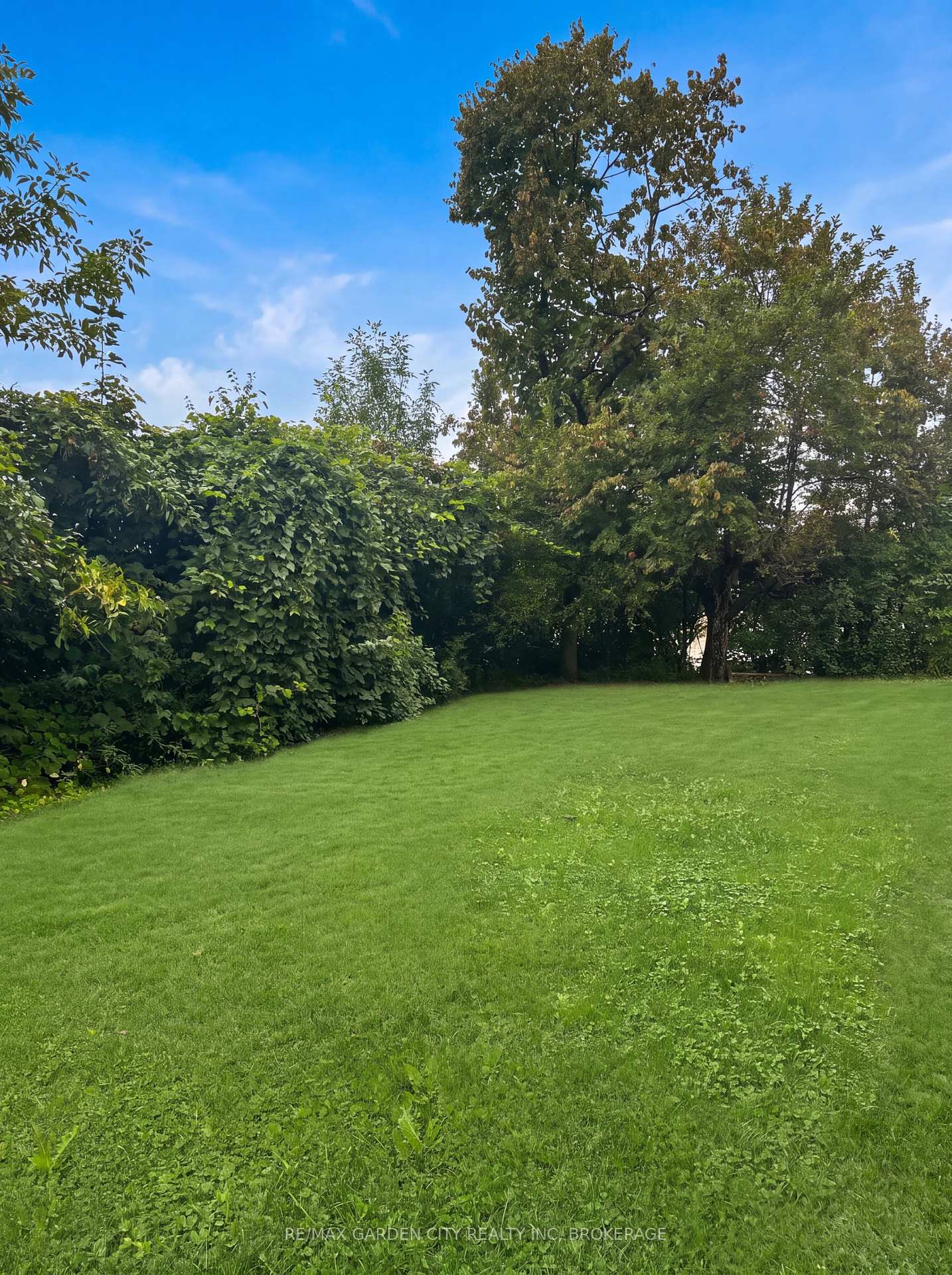 Photo 13 of 11 Macbeth Boulevard, St. Catharines, Glendale/Glenridge — HOMEH