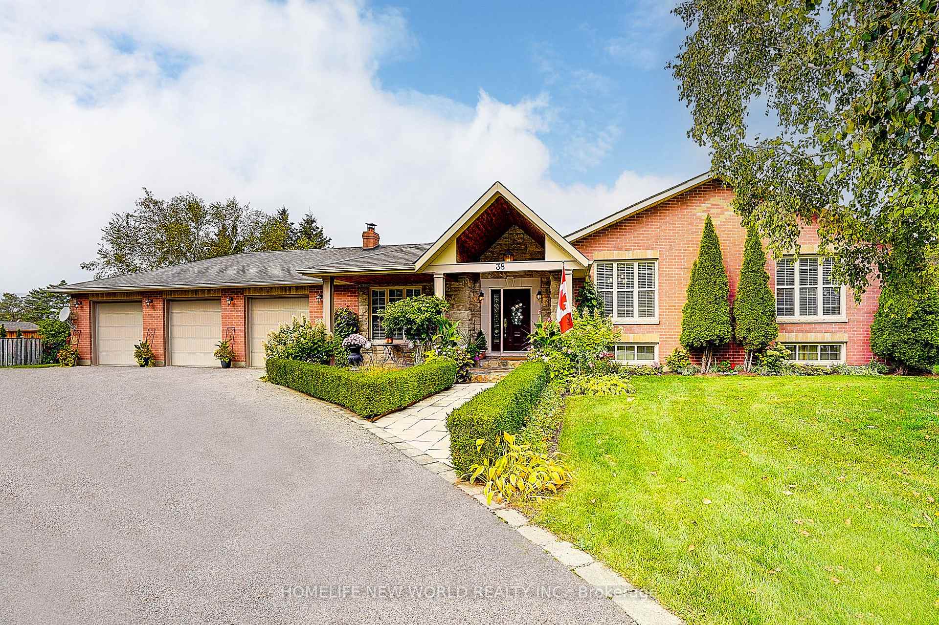 Photo 3 of 38 Audubon Way, Georgina, Baldwin — HOMEH