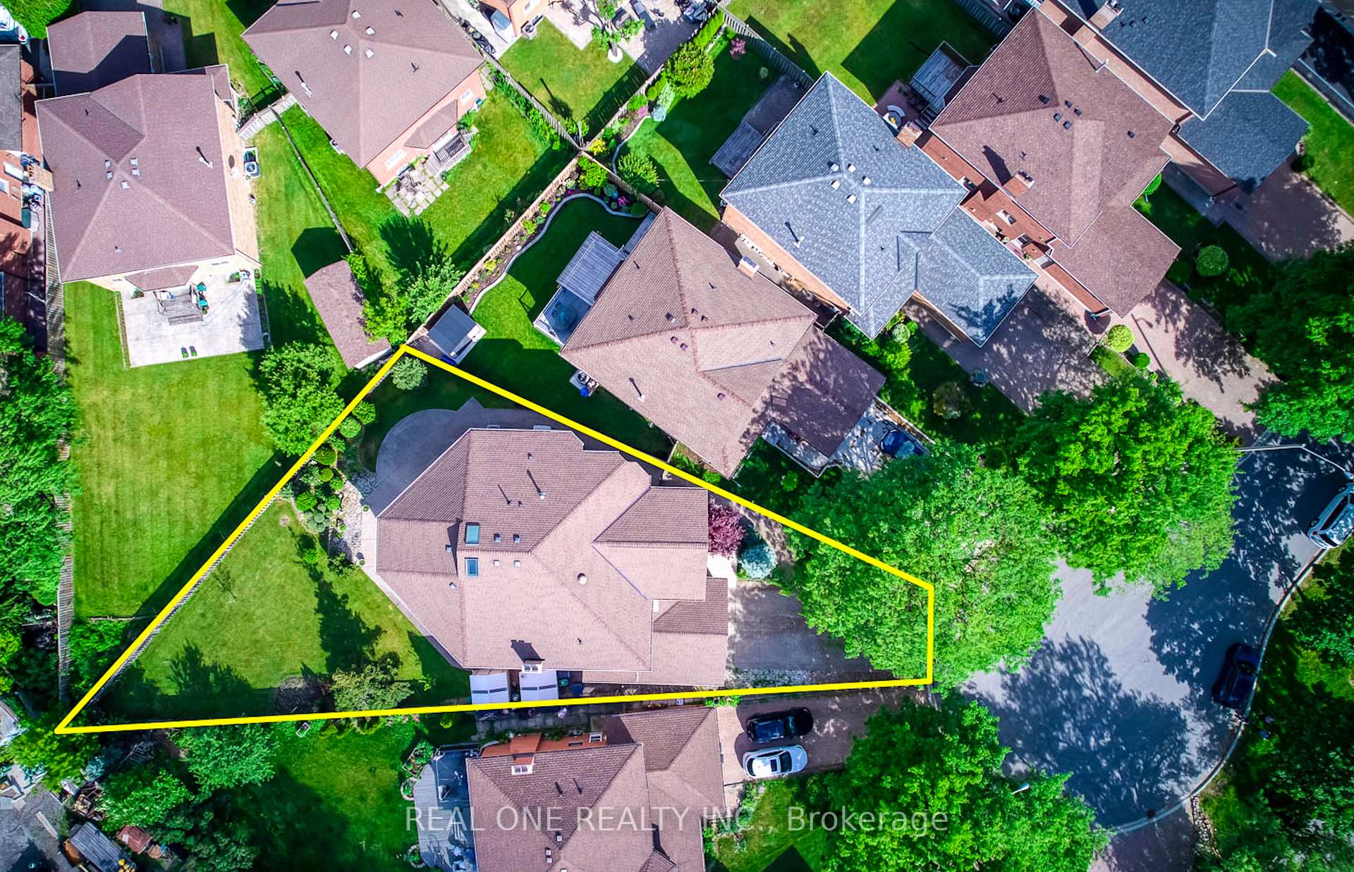 Photo 3 of 71 Stock Avenue, Etobicoke, Islington-City Centre West — HOMEH