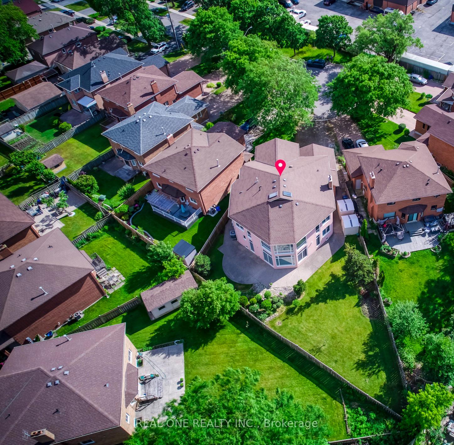 Photo 4 of 71 Stock Avenue, Etobicoke, Islington-City Centre West — HOMEH