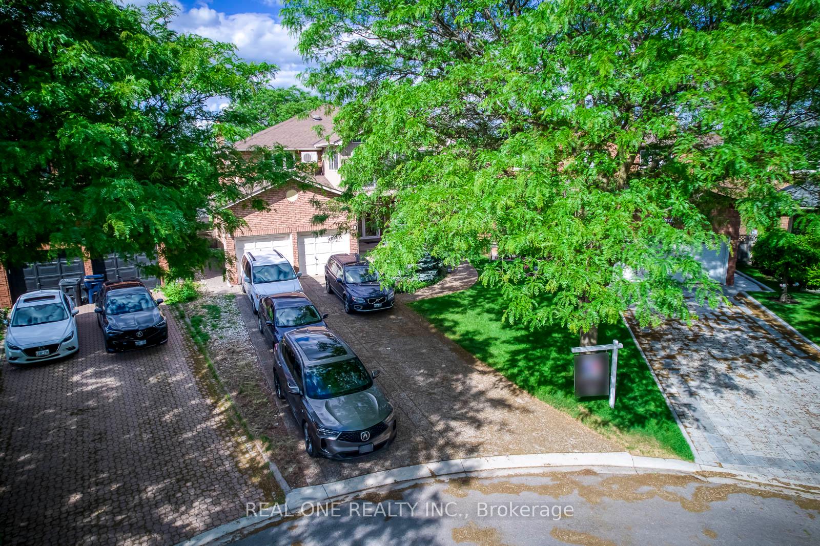 Photo 5 of 71 Stock Avenue, Etobicoke, Islington-City Centre West — HOMEH