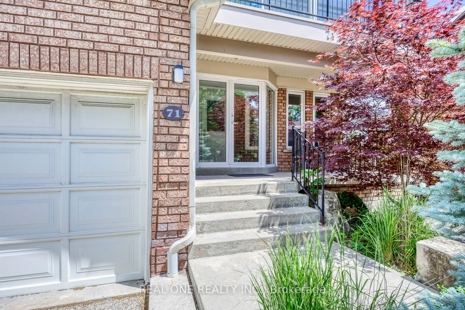 Photo 6 of 71 Stock Avenue, Etobicoke, Islington-City Centre West — HOMEH
