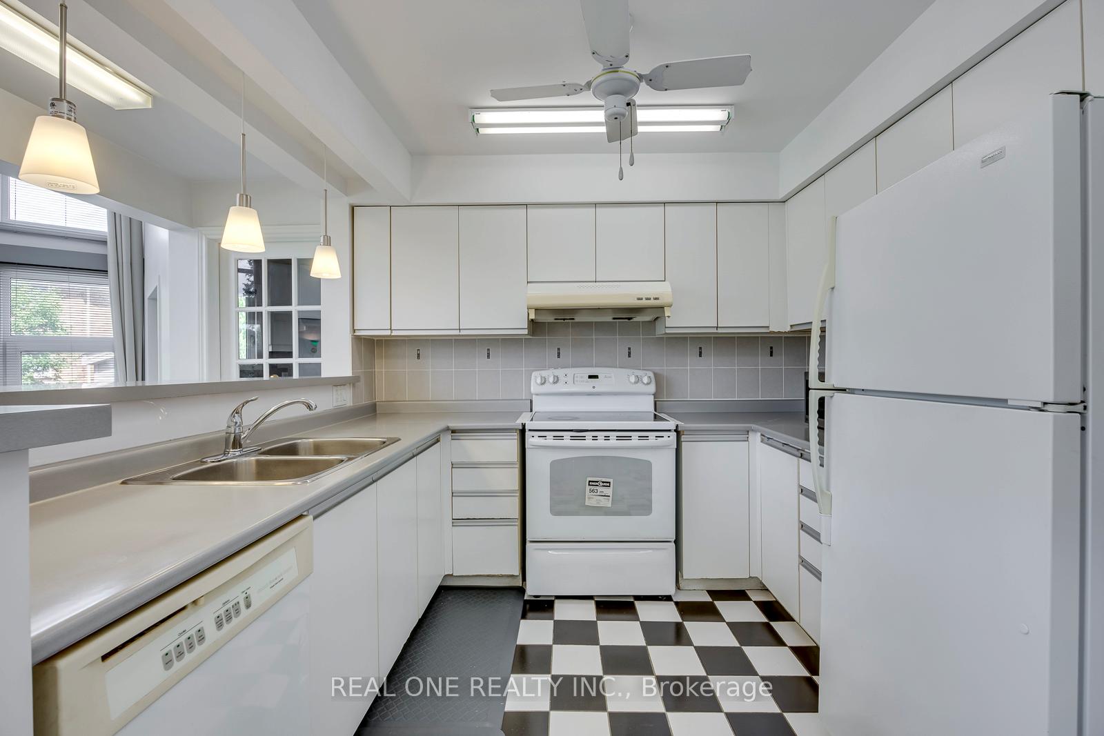 Photo 13 of 71 Stock Avenue, Etobicoke, Islington-City Centre West — HOMEH