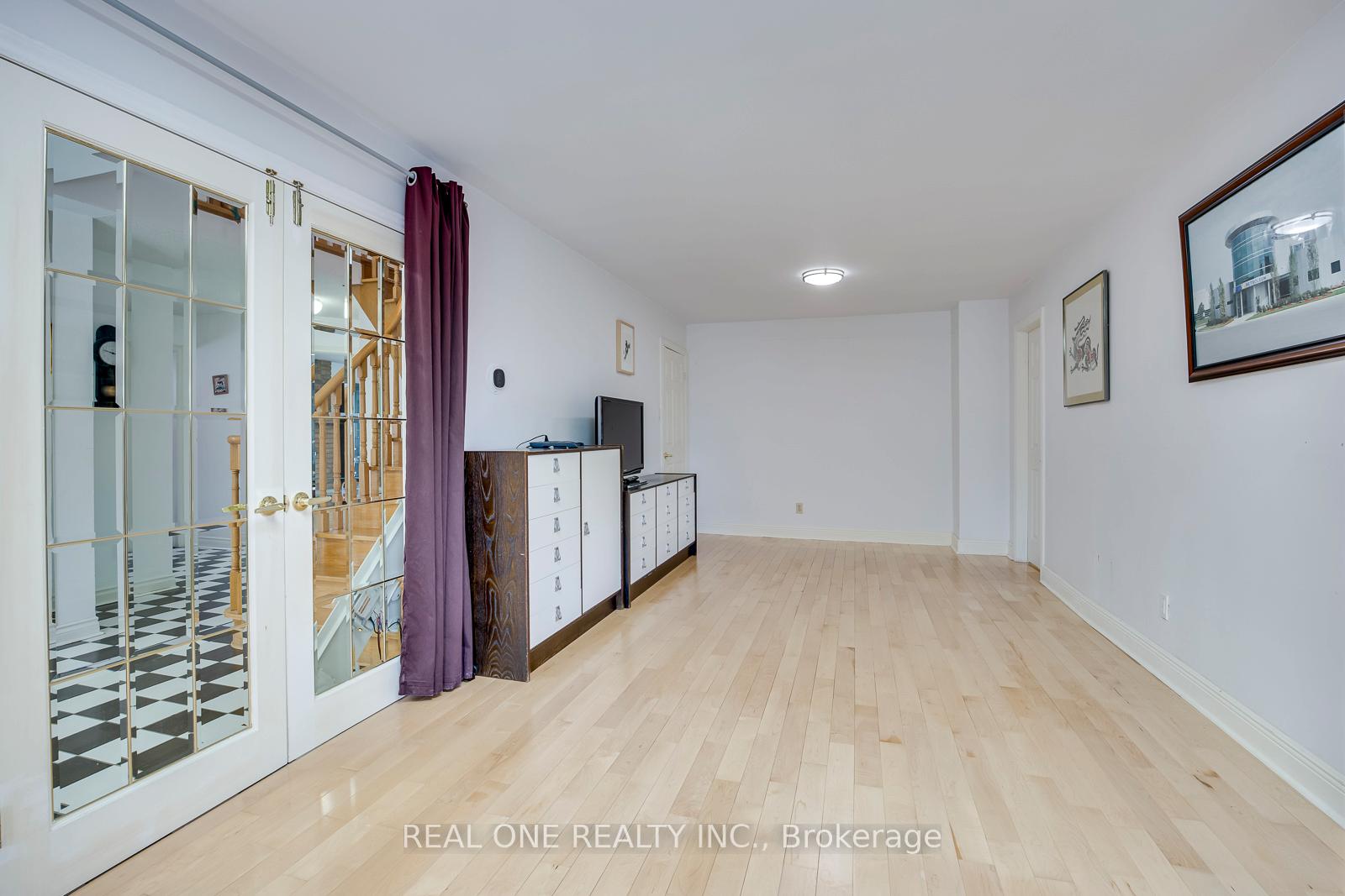 Photo 14 of 71 Stock Avenue, Etobicoke, Islington-City Centre West — HOMEH