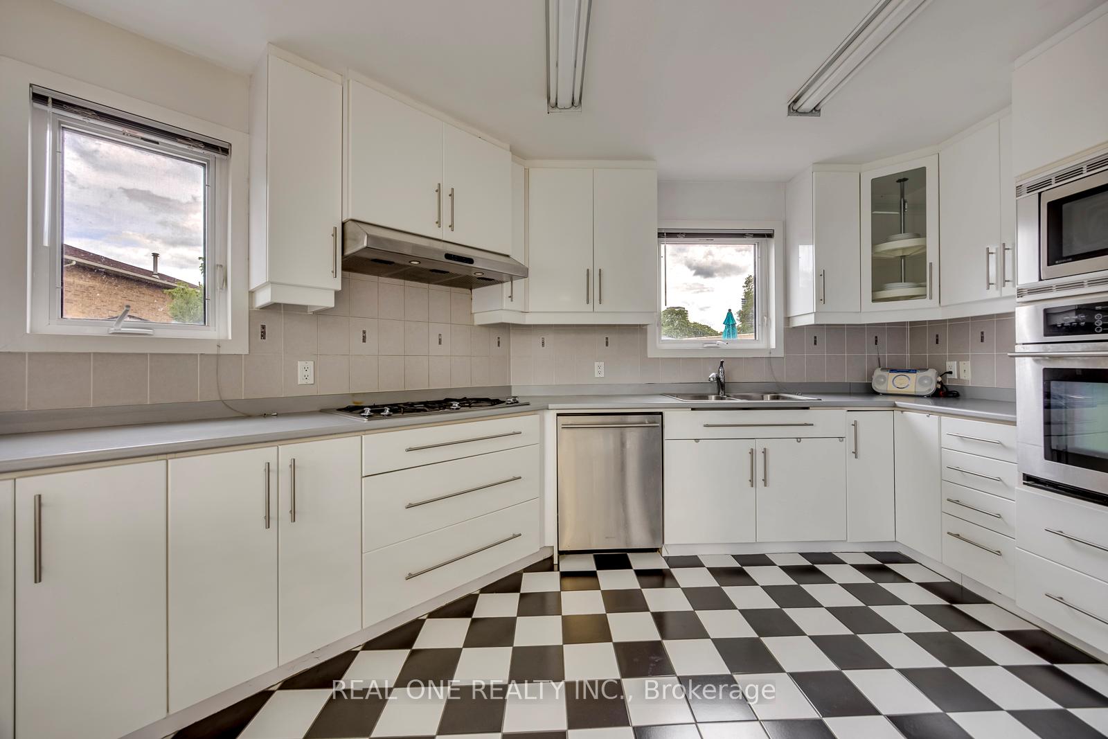 Photo 18 of 71 Stock Avenue, Etobicoke, Islington-City Centre West — HOMEH