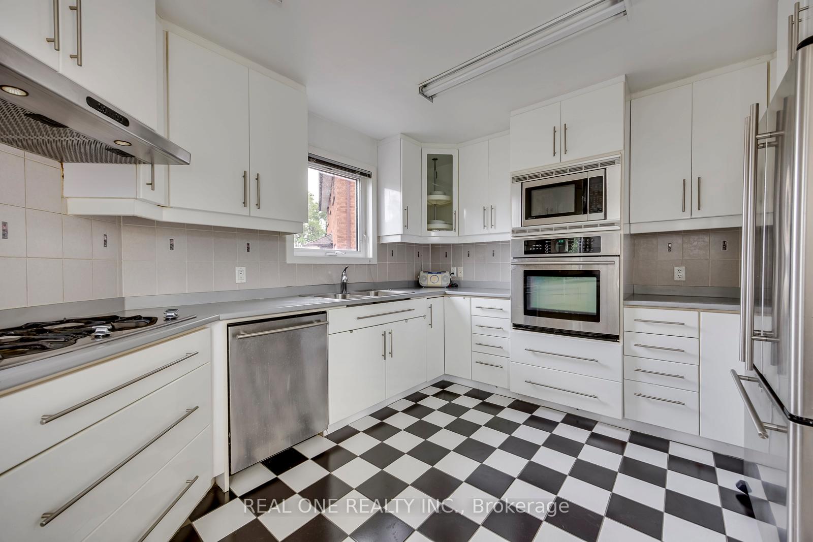 Photo 19 of 71 Stock Avenue, Etobicoke, Islington-City Centre West — HOMEH