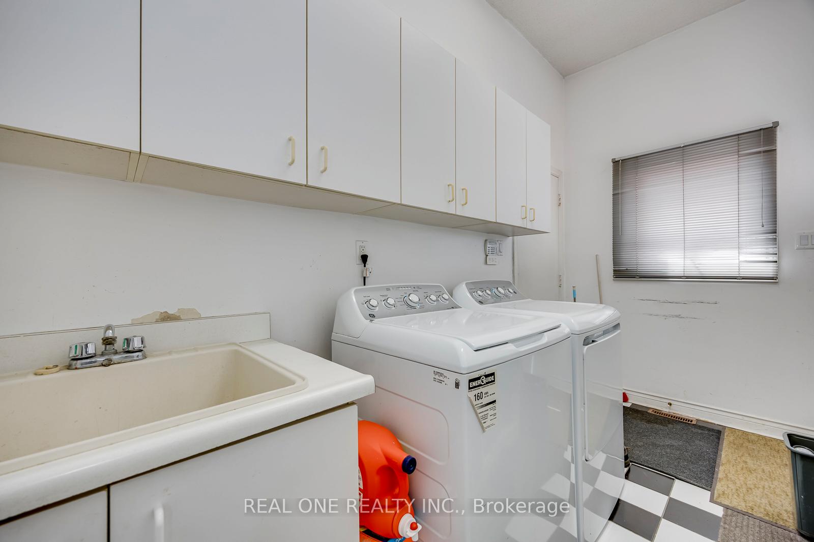 Photo 21 of 71 Stock Avenue, Etobicoke, Islington-City Centre West — HOMEH