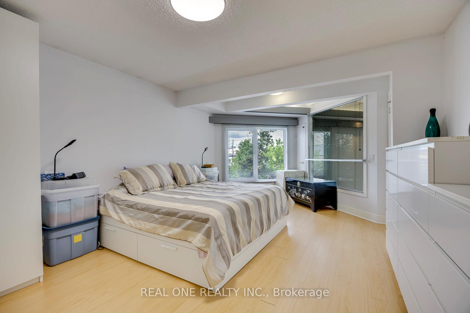 Photo 28 of 71 Stock Avenue, Etobicoke, Islington-City Centre West — HOMEH